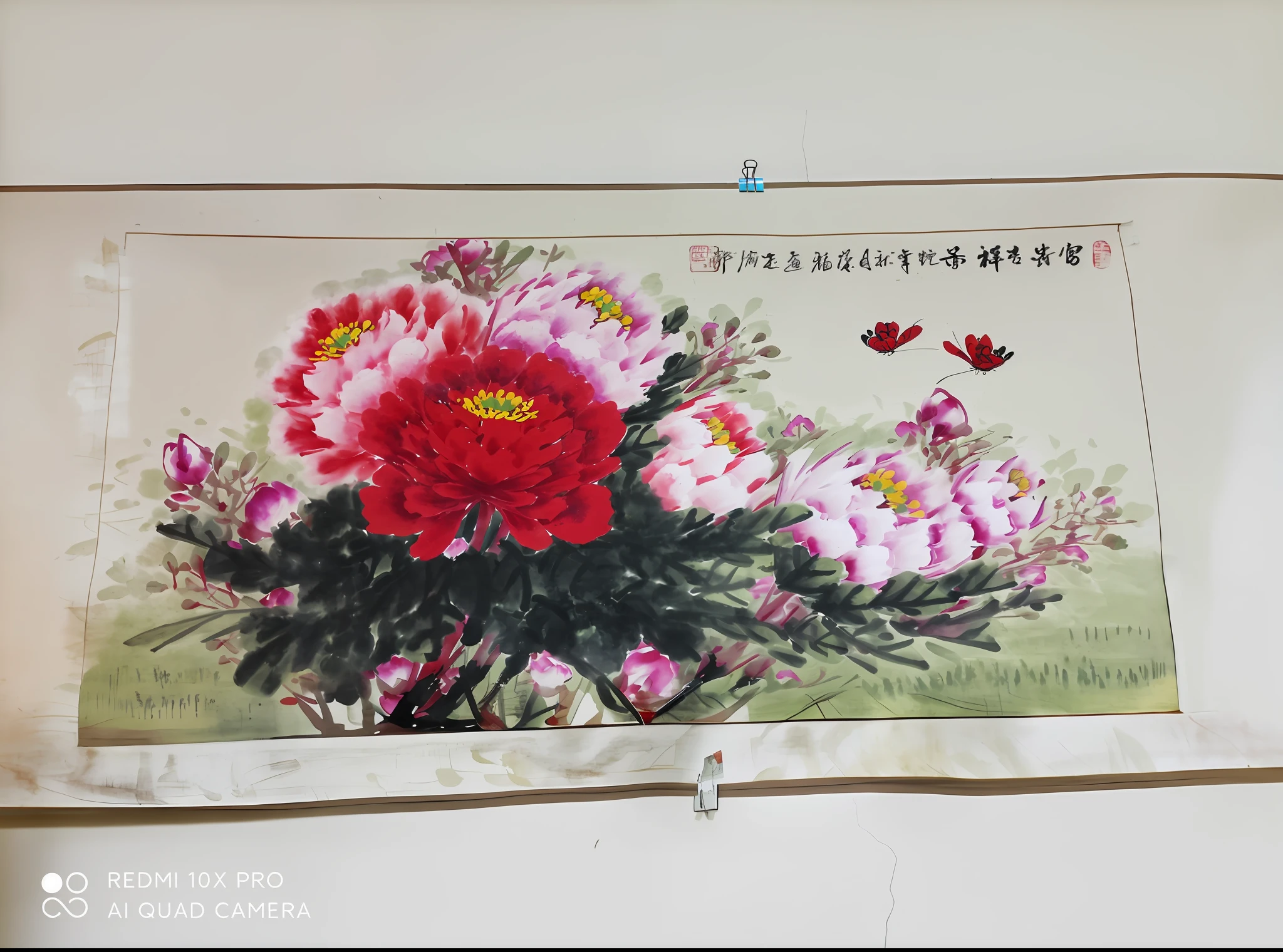 There are hanging flower paintings on the wall, Chinese style painting, Chinese painting style, Chinese traditional painting, Zhongyuan festival, ancient Chinese painting, Chinese painting, a beautiful painting, traditional painting, Chinese ink painting, Chinese ink painting, Chinese watercolor painting, hanging scroll on the wall, Japanese style painting, Chinese traditional art, traditional Chinese watercolor painting, hanging directly opposite