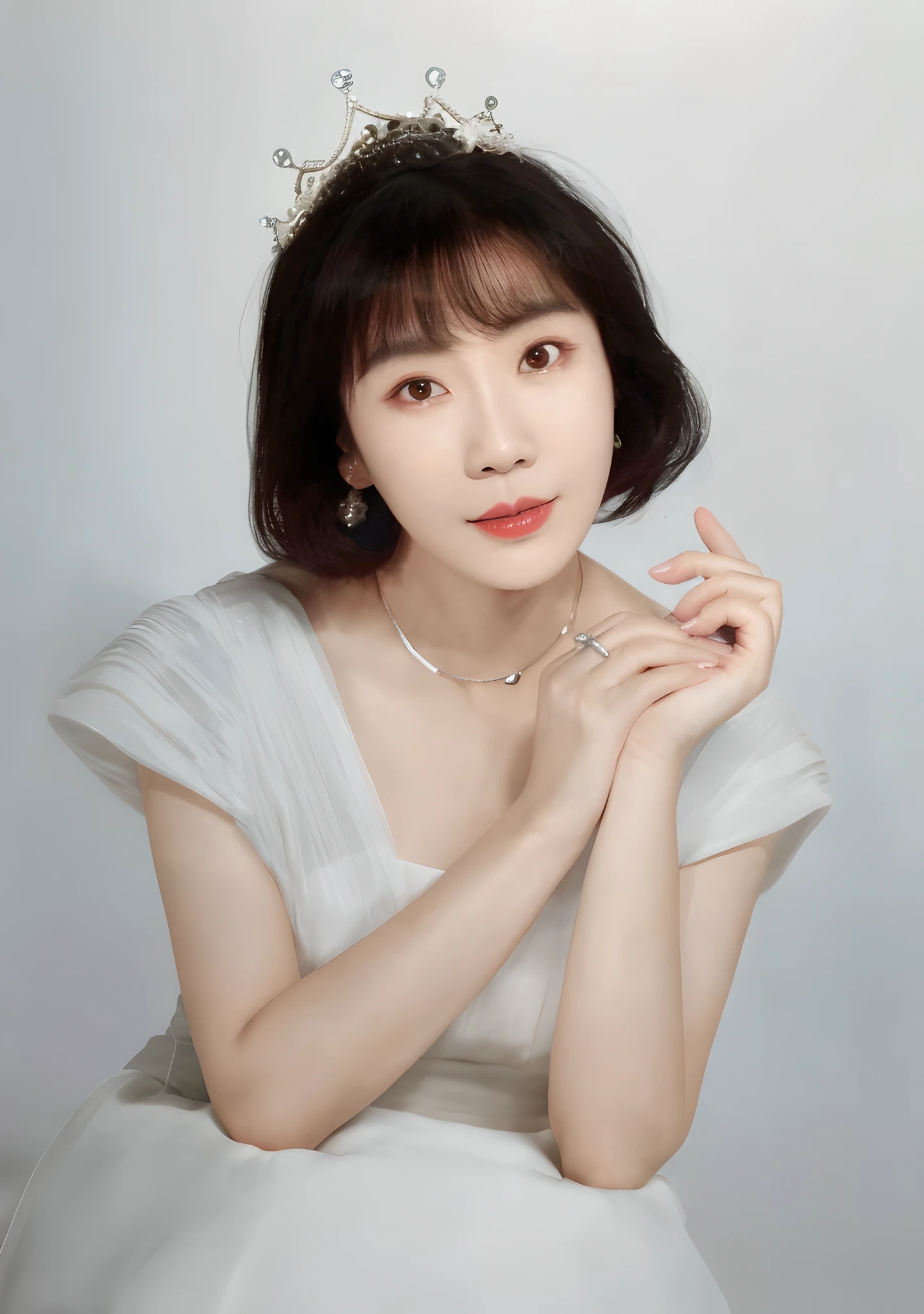 There was a woman in a white dress,A headdress is worn on his head, yoshitomo nara, It's Ling, jaeyeon nam, jiyun chae, xue han, heonhwa choe, with short hair, Lee Ji - eun, Lee Ji-eun, chengyou liu, song nan li, artist arata yokoyama