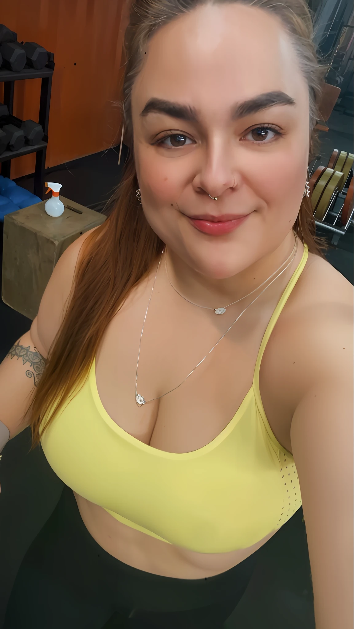 there is a woman with a yellow top posing for a picture, 3 0 anos de idade mulher, Mulher de 30 anos, Lorena Avarez, 3 2 anos, imagem de perfil, 38 anos, 2 7 anos, 2 9 anos, 3 6 anos, 2 8 anos, cerca de 3 5 anos, Mulheres de 40 anos