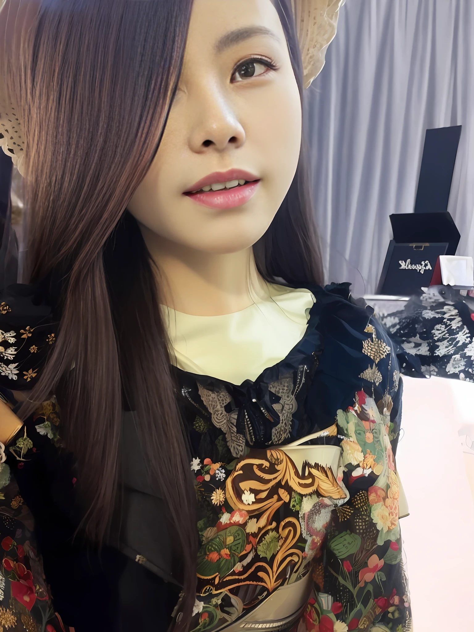 Change a set of period costumes for the girl in the picture, her face is noble and elegant, young and beautiful