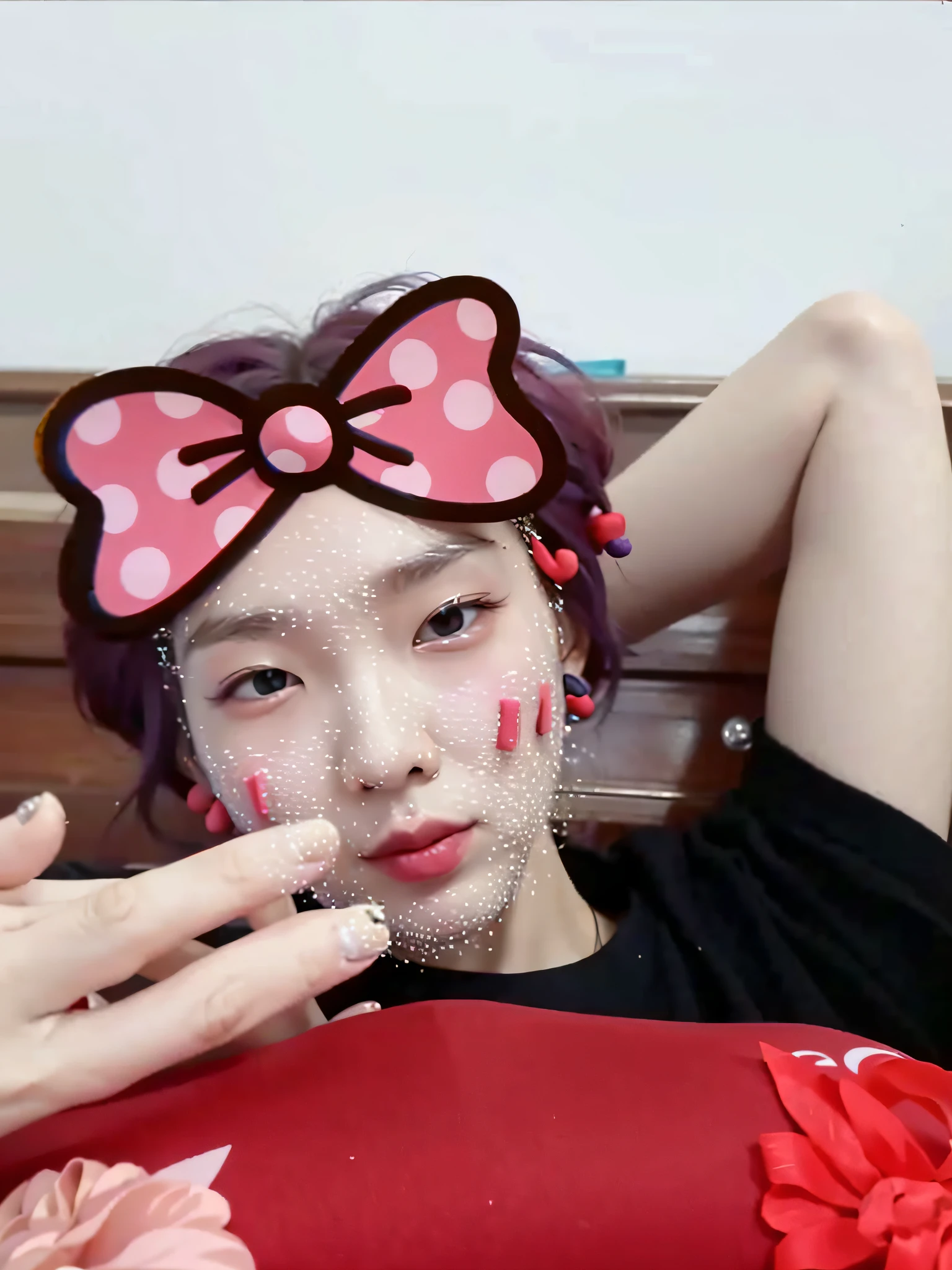 there is a woman with a pink bow on her head, y 2 k cutecore clowncore, wan adorable korean face, instagram filter, jossi of blackpink, cai xukun, cutecore clowncore, ruan cute vtuber, ulzzang, kda, grainy low quality, kim doyoung, very very low quality picture