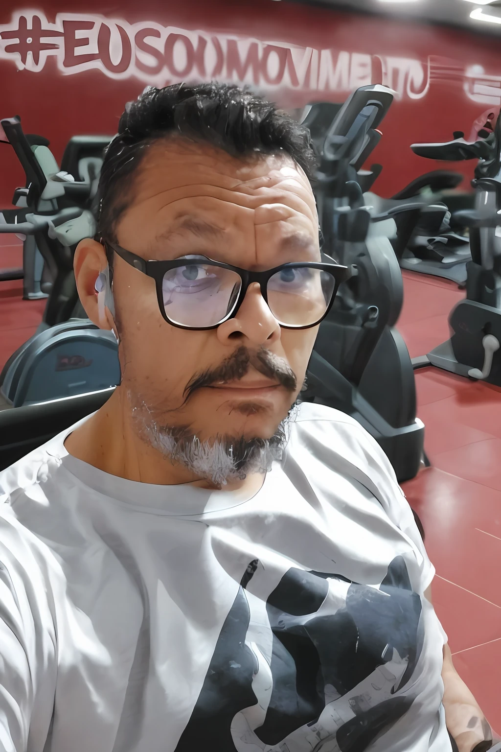 there is a man with glasses and a beard in a gym, em uma academia, malhar, 4 0 years old man, 38 years old, 45 years old men, rosto suado, with nerdy glasses and goatee, 5 0 years old man, 3 6 years old, suando muito, in good physical shape, 8k selfie photograph