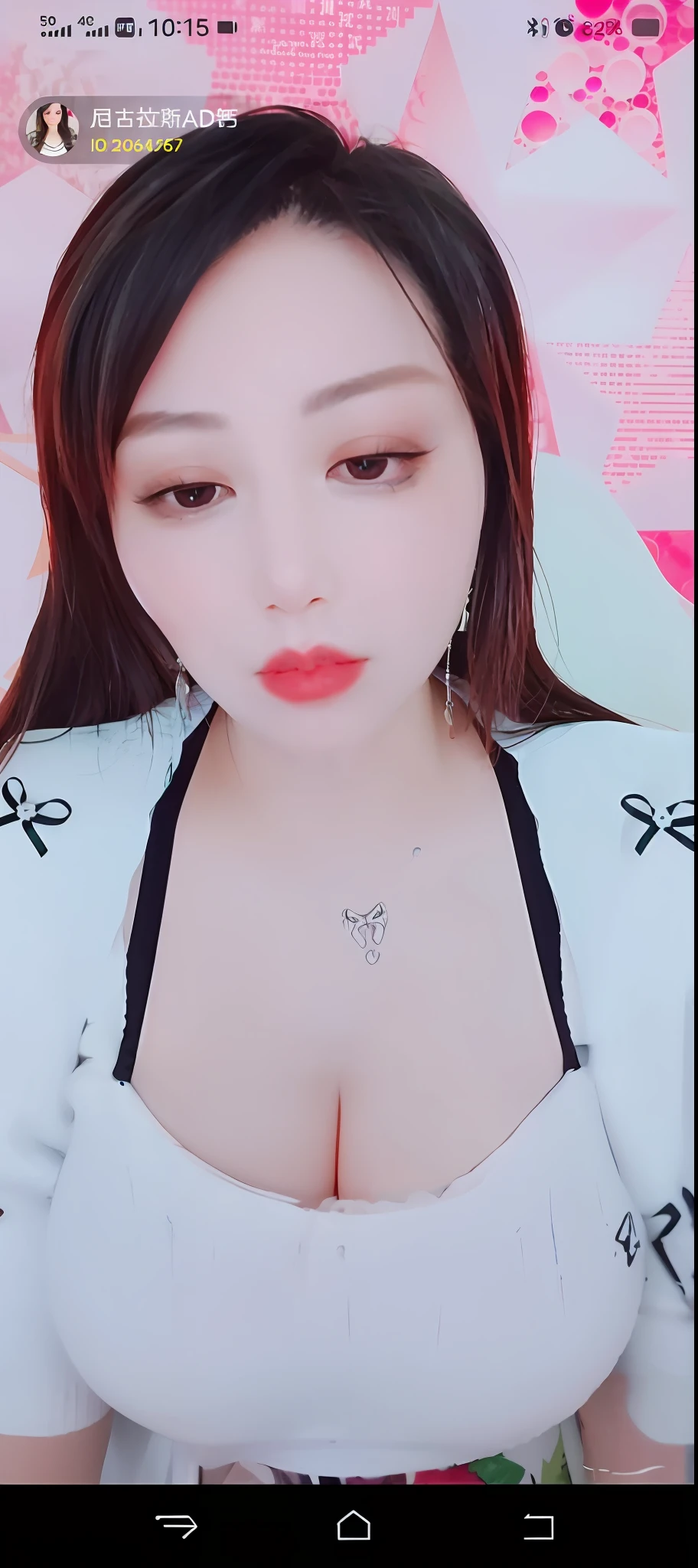 The graffiti part was repainted, the bra was removed, and the chest was completely exposed