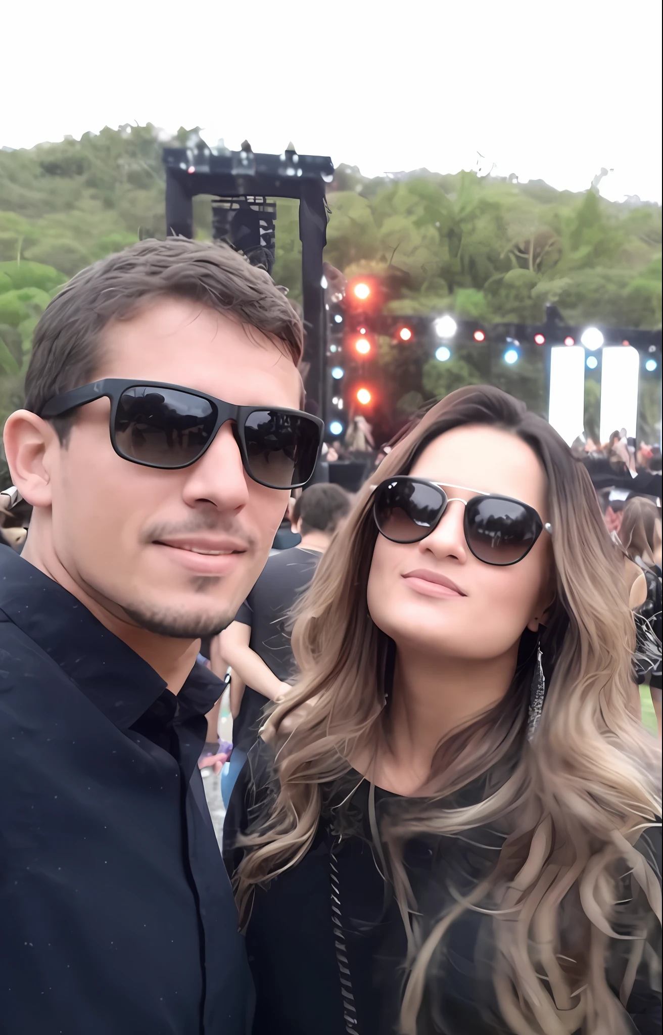 they are posing for a picture at a concert together, profile image, music festival, in sao paulo, mateus 9 5, festival, by Nándor Katona, profile photo, profile pic, by Amelia Peláez, valentina remenar, vale encantado, beto val, fernanda suarez, andrea rocha, david rios ferreira