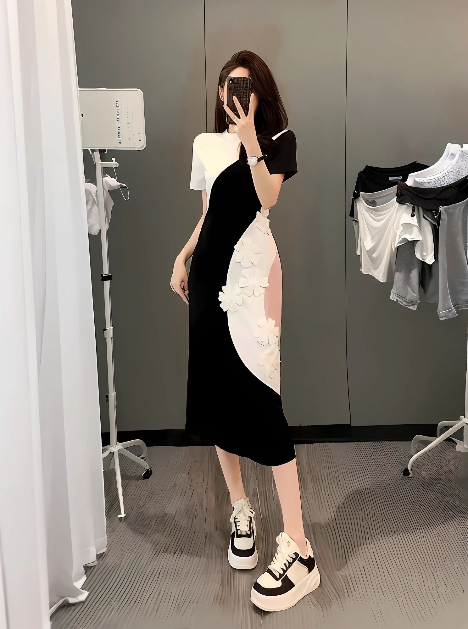(High detail of clothes: 4) (Super high definition of clothes: 4) Clothes do not change Clothes super high definition Masterpiece, top quality, super high definition, super detail, crystal clear, cinematic light (realism: 1.4), super high resolution.