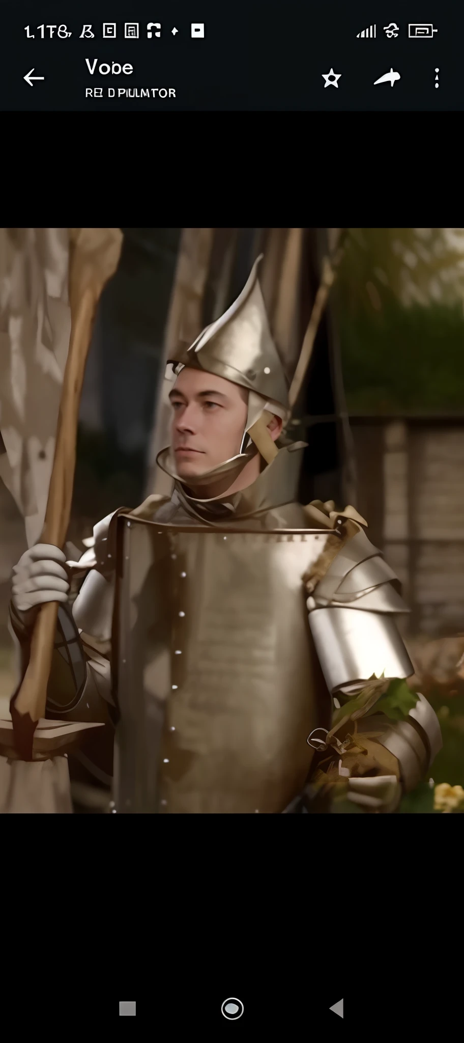 a close up of a person in a suit of armor holding a stick, homem de lata masculino poderoso, the wizard of oz, coberto com armadura de prata completa, wizard of oz, vestindo vestes de prata, oz, Homem no traje espacial prateado, Elon Musk como Mosqueteiro, usando armadura verde e capacete, com armadura prateada elegante, captura de tela do filme, com armadura de metal prateado elegante estilo steampunk 8k
