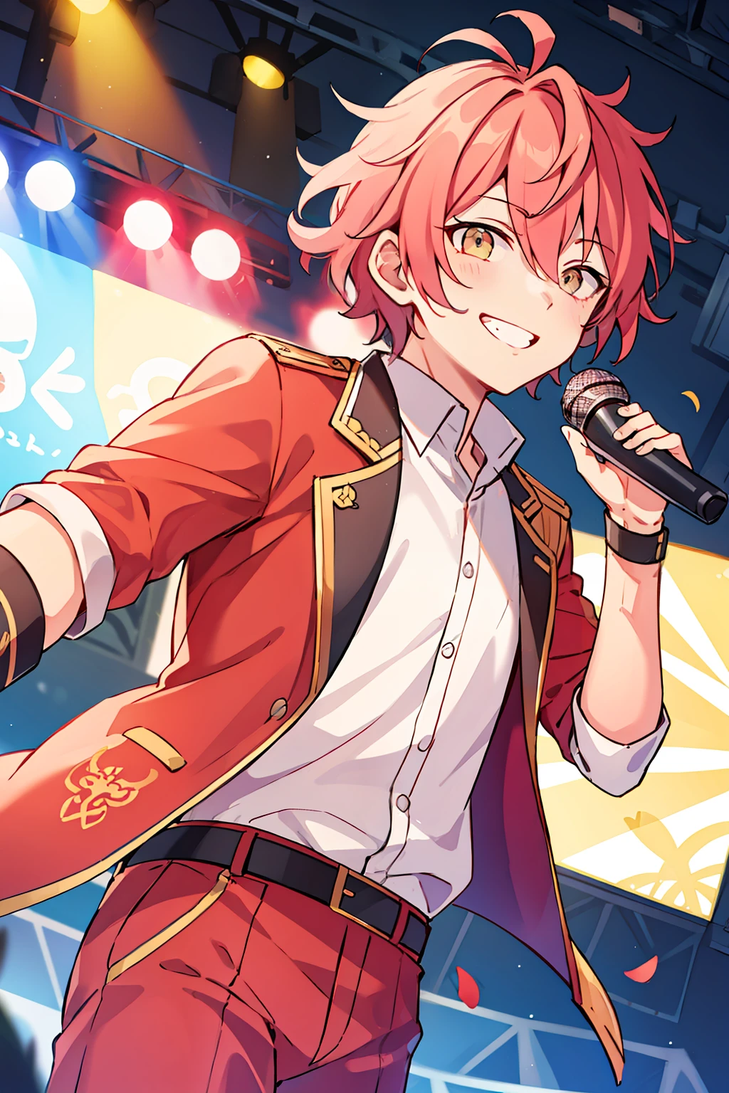 hand holding mic