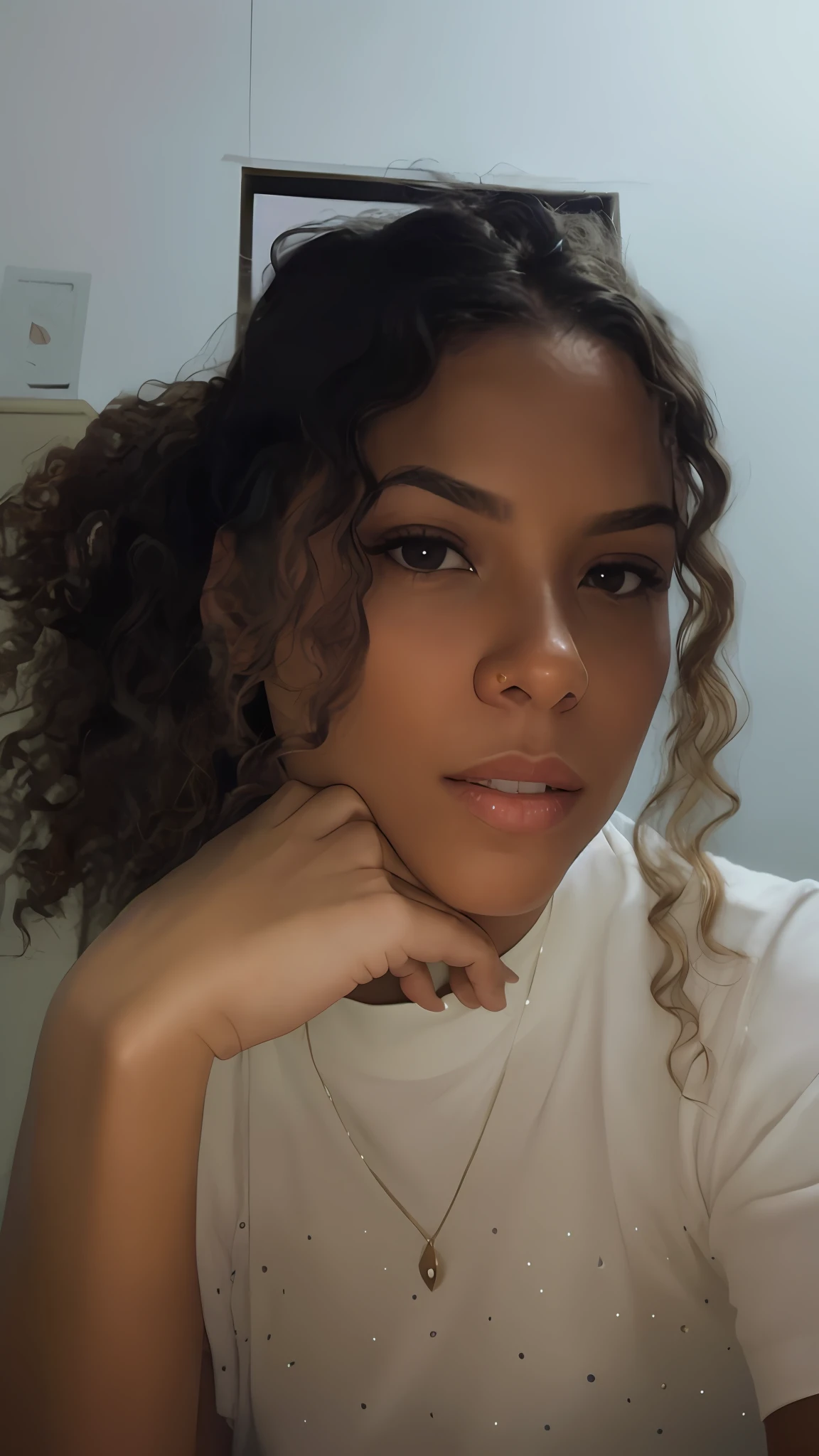 there is a woman that is sitting down with her hand on her chin, imagem de perfil, seu rosto emoldurado com cachos, foto do perfil, selfie de uma jovem mulher, Malika Favre, cabelos cacheados, Parece Laura Barriales, foto da mulher jovem, taken in the early 2020s, imagem do avatar, mixed race woman, com pele parda