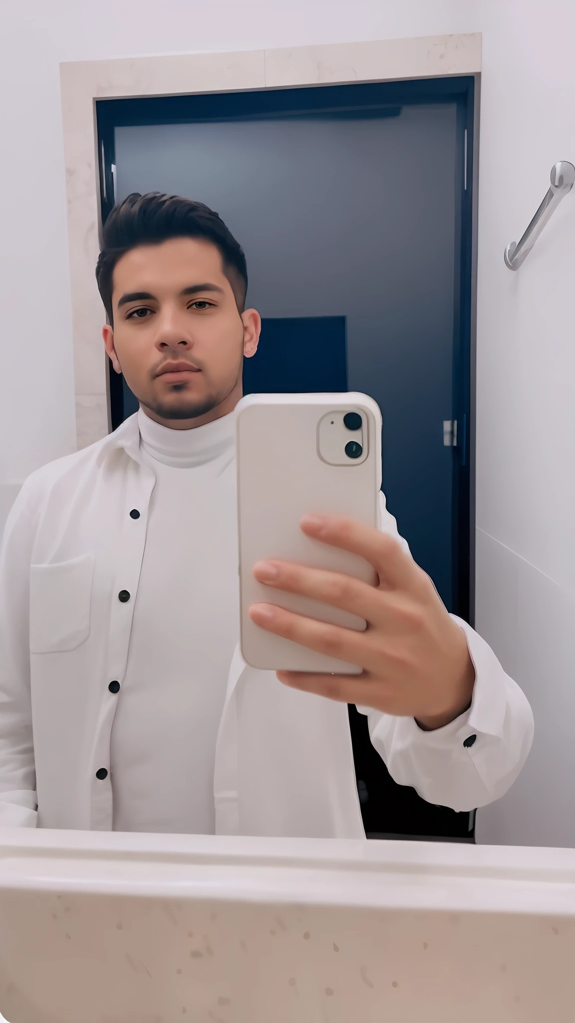 there is a man taking a selfie in a bathroom mirror, foto de perfil, foto do perfil, imagem de qualidade muito baixa, em torno de 1 9 anos, foto portait foto de perfil, imagem de perfil, homem bonito, olhar atraente, 21 anos, selfie espelho, foto de perfil headshot, foto de perfil, cavanhaque perfeito