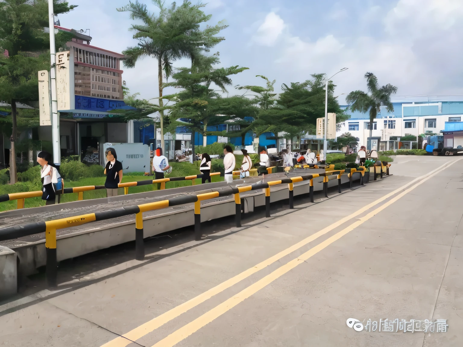 People walking on the sidewalk,Close to a long row of benches, people watching around, guangjian, jinyiwei, author:Shi Zhonggui, 8K)), shenzhen, photoshoot, People walking around, nanquan, 2m, Beautiful image, li zixin, trailer park, zeng fanzh, ruanjia, author:Cheng Jiasui, 3 meters