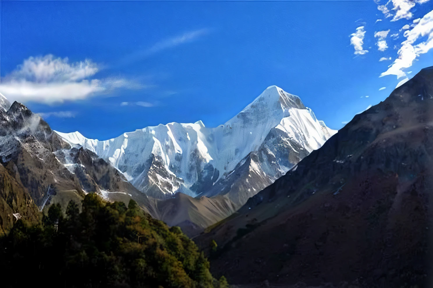 Arafede Mountains,Snow-capped peaks and trees, breathtaking himalayan landscape, Himalayas, snowy peak, beautiful mountains behind, snow capped mountains, with snow on its peak, snow mountain, snow-covered mountain, uttarakhand, tengri, with a snowy mountain and ice, yama, snowy craggy sharp mountains, mountain snow, Breathtaking landscapes, mega high white mountain, tall mountains