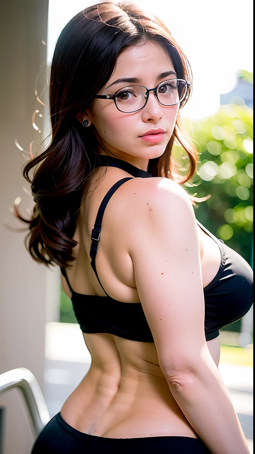 ((Melhor qualidade, 8k, Masterpiece :1.3)), 1girl, modelo plus size, de costas para o espectador, na floresta, bunda grande, gorda, seios grandes, cintura fina, sorrindo, corpo inteiro, mulher bonita, (cabelo loiro), eyeglass, brincos, colar, rosto ultra-detalhado, olhos detalhados, Double eyelidd, na floresta, fora, de costas
