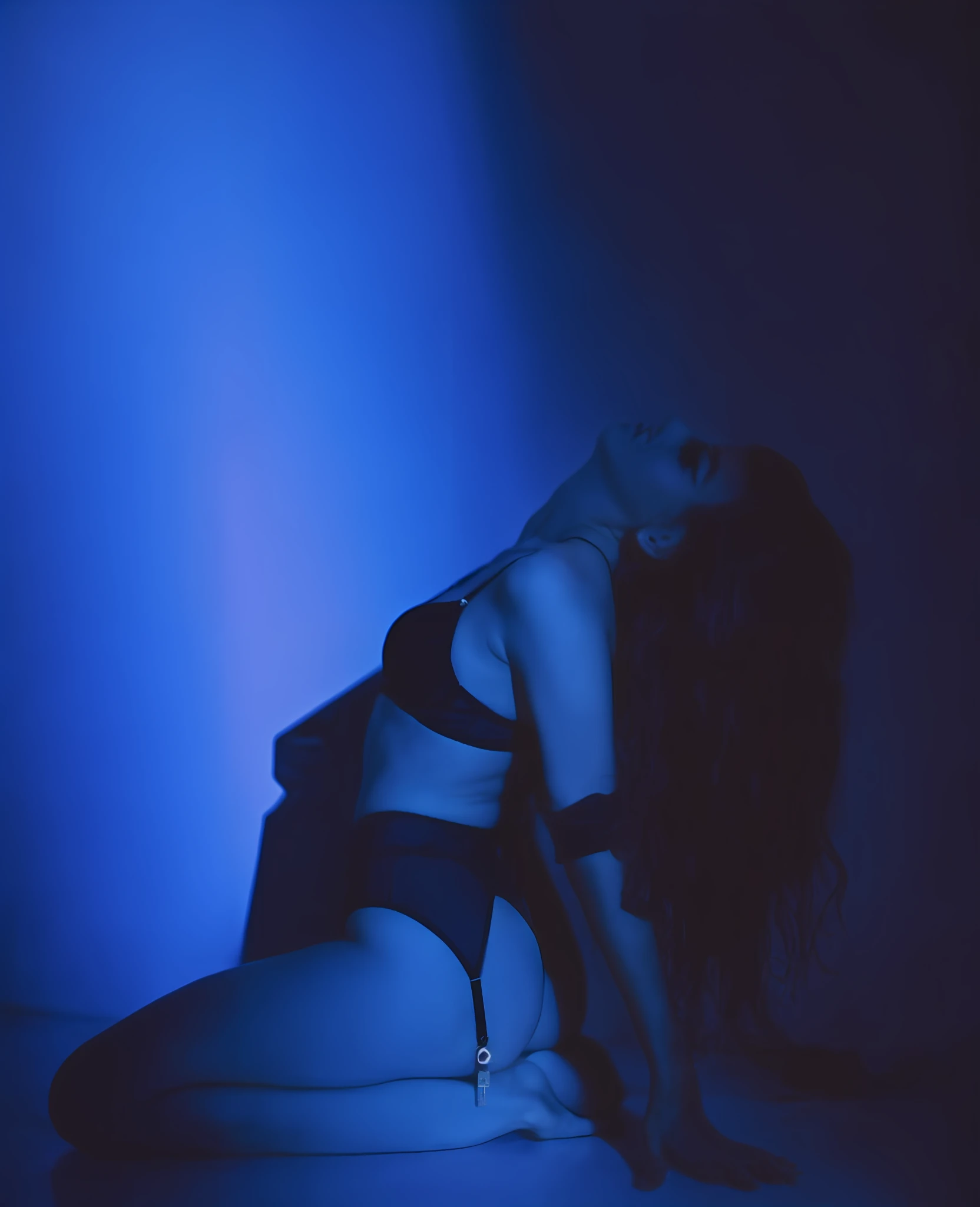 Arafed woman in black lingerie sitting on the floor, extremely grumpy blue lighting, dramatic blue lighting, Grumpy blue lighting, inspirado em Elsa Bleda, Ariana Grande Fotografia, dark dance photography aesthetic, Poarch bonito, Cerveja Soft Devil Queen Madison, blue lighting, Neon Noir, com luz azul dentro, posing in dramatic lighting, dramatic blue light, Azul Neon