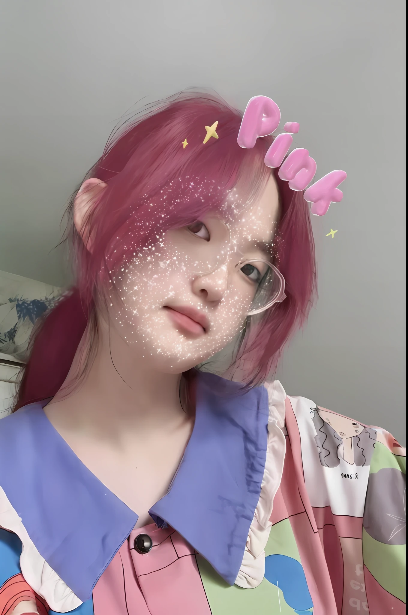 Close-up of a person with pink hair and a sparkling face, with pink hair, cute girl with short pink hair, Glowing pink face, Pink girl, ((Pink)), pink face, ulzzangs, Pink hair, pink straight hair, (in pink), Flowing pink hair, Pink skin, Wears a pink headband, Tumblr, fairy core, kawaii aesthetic