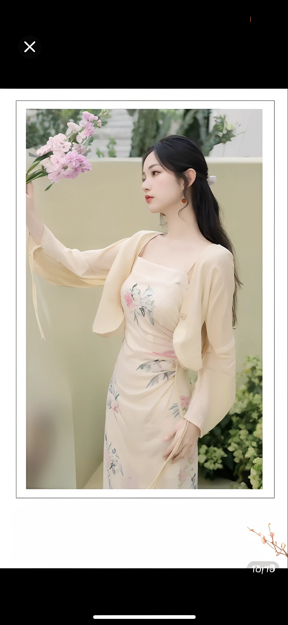 a close up of a woman holding a bunch of flowers, Traditional Chinese clothing, Hanfu, Cheongsam, Chinese dress, with acient chinese clothes, White Hanfu, pale and coloured kimono, dressed with long fluent clothes, soft silk dress, Wearing ancient Chinese clothes, Chinese style, Inspired by Tang Yifen, Chinese costume, Inspired by Huang Ji