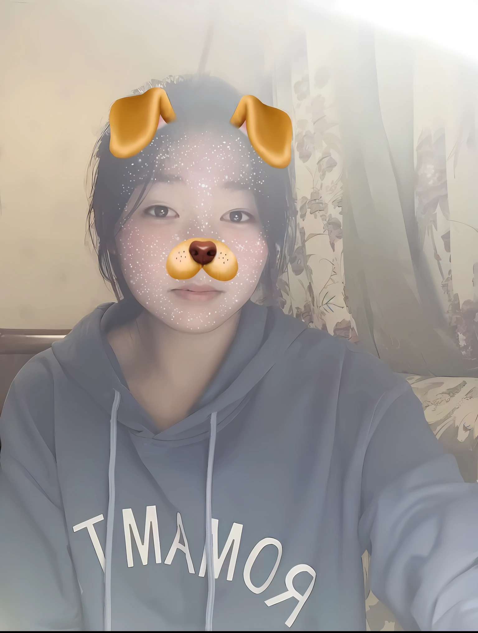There was a woman wearing a mask and a dog's head,instagram filters,wan adorable korean face,with instagram filters,ulzzangs,young lovely Korean faces,nomake-up,With cute-fine-face,Instagram filters,with round face,She has a cute face,scratches on photo,snapchat photo,Korean symmetrical face,Ruan cute vtuber。