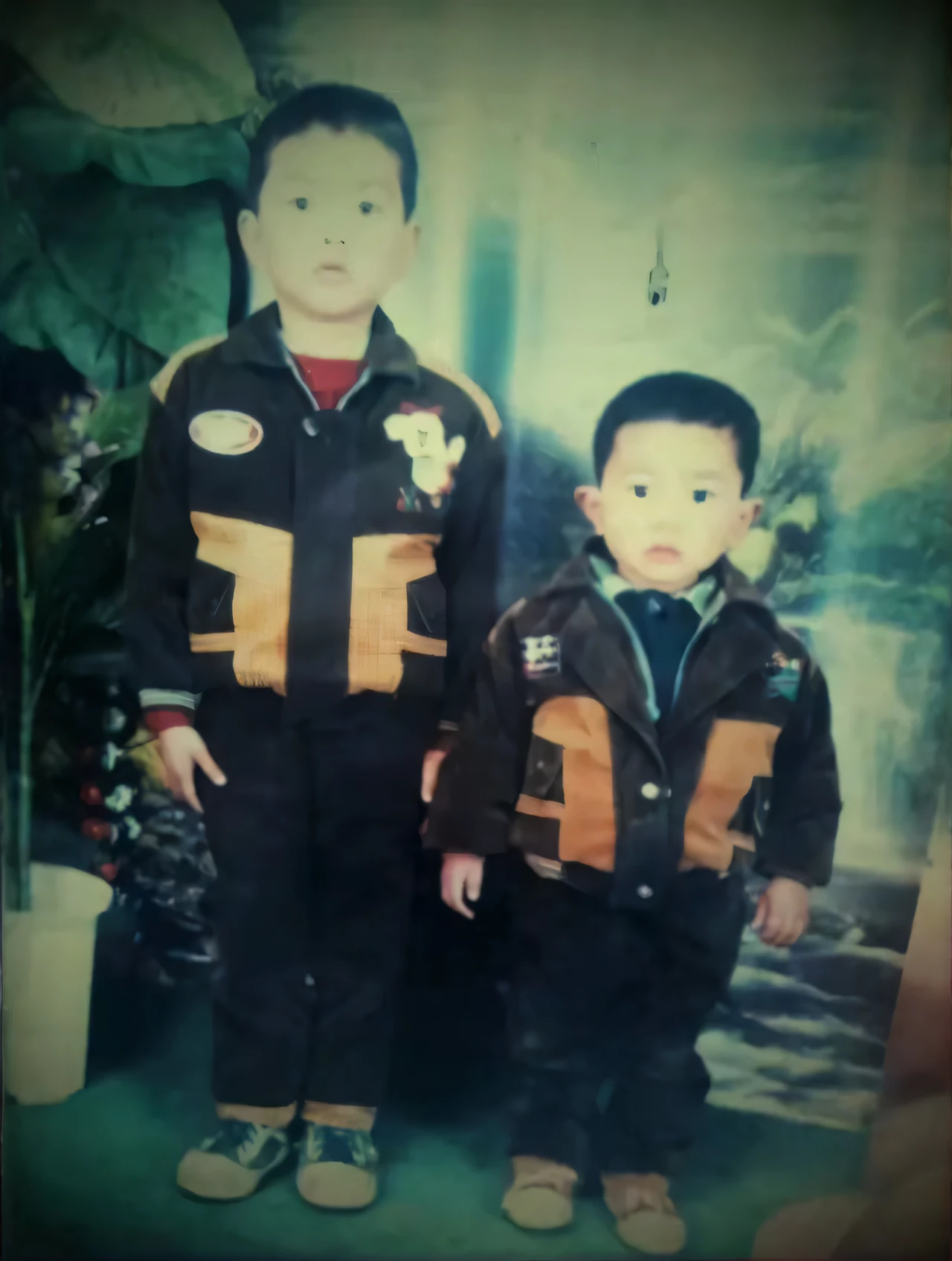 There were two s standing side by side, childhood friend, old picture, with a twin, photore, ruan jia and brom, bowater charlie and brom gerald, Ruan Jia and Fenghua Zhong, katsuhiro and inio asano, brothers, Hana Alyssa Omar, jin shan and ross tran, childhood memory, Four years old