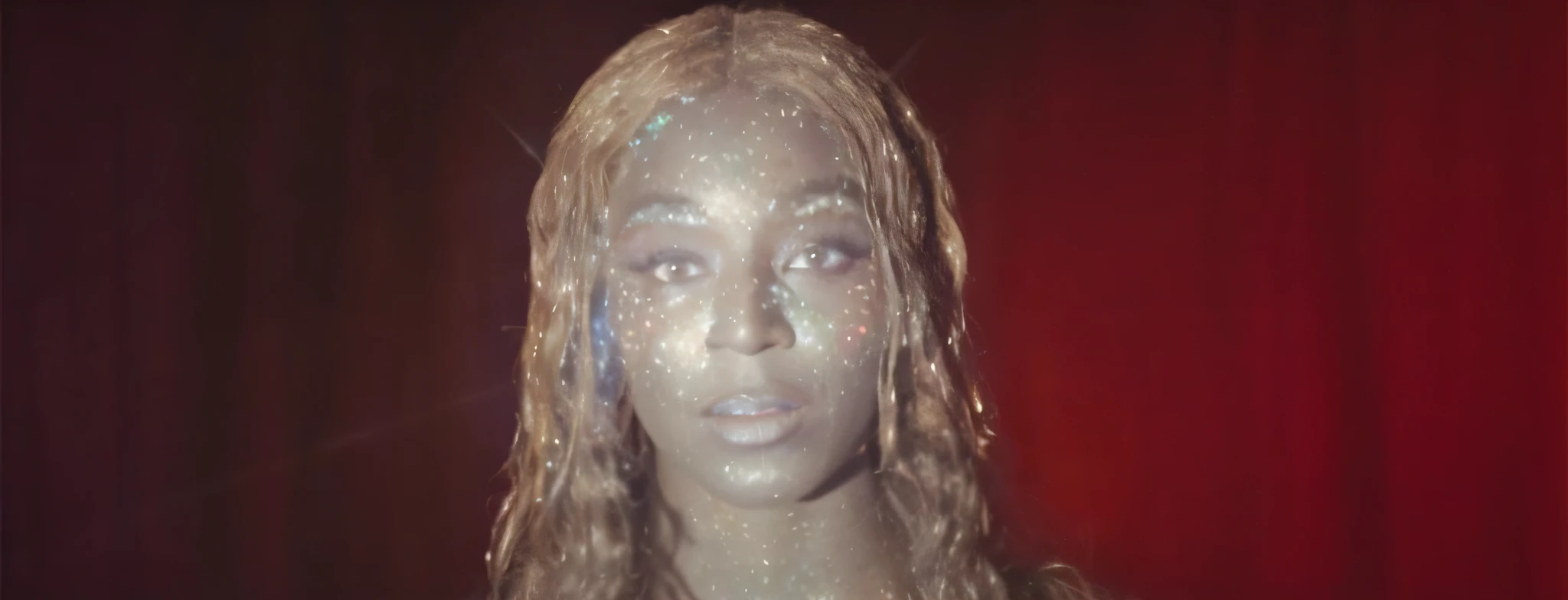 beyonce, blue holographic face, Glitter gif, still from a music video, A magia vermelha a rodeia, holographic suit, beyonce's portrait, youtube video screenshot, coberto de cristais e glitter, Brilhando com luz prateada, pele cintilante, there is a glow coming from her, suas membranas iridescentes