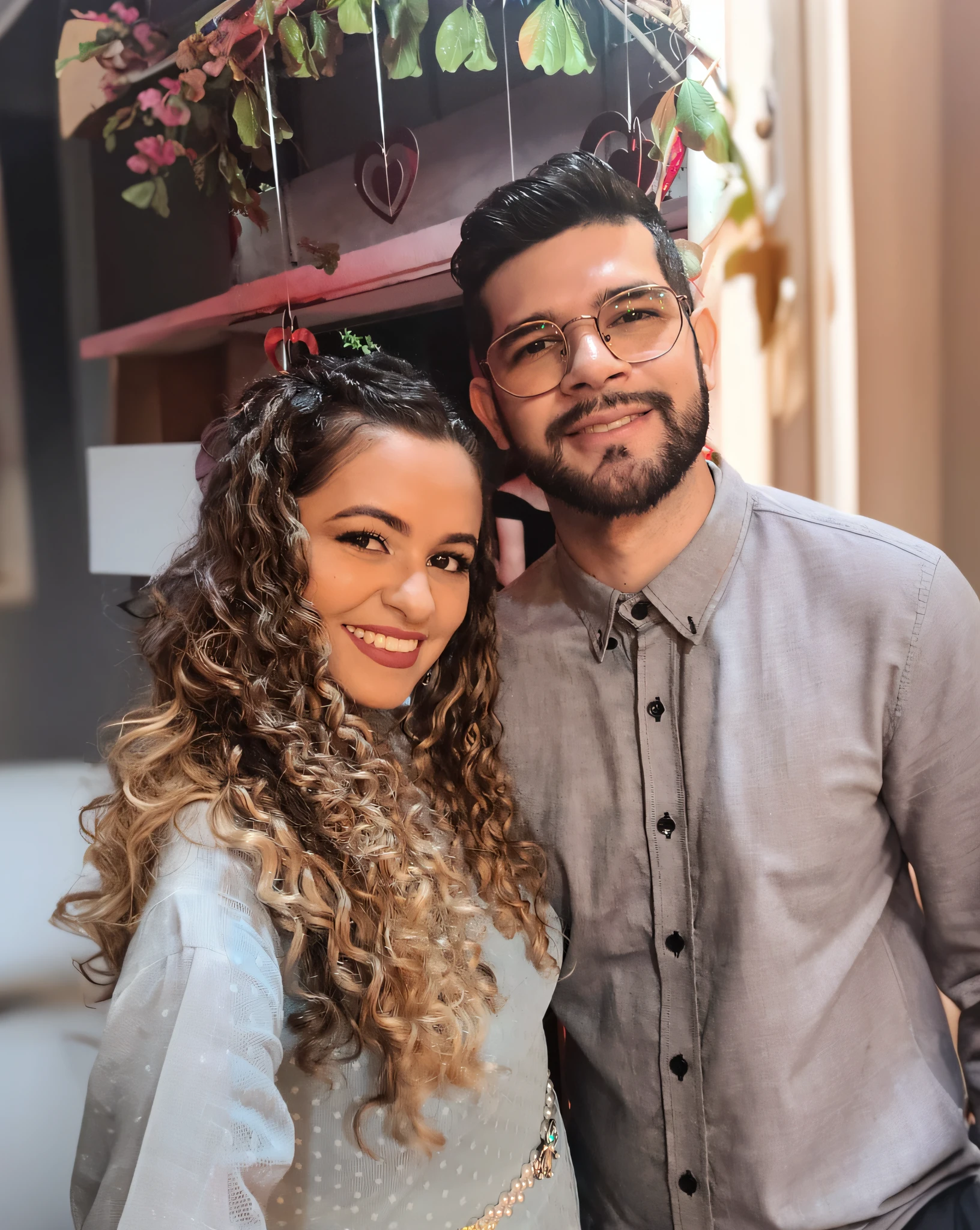 there is a man and woman posing for a picture together, Retrato de duas pessoas, Lovely couple, Charli Bowater e Artgeem, Directed by: Nandor Soldier, instagram story, by Amelia Peláez, foto de perfil headshot, Pokimane, Retrato tirado 8 K, cantor no show de voz, Marischa Becker, they are in love, rosas vermelhas