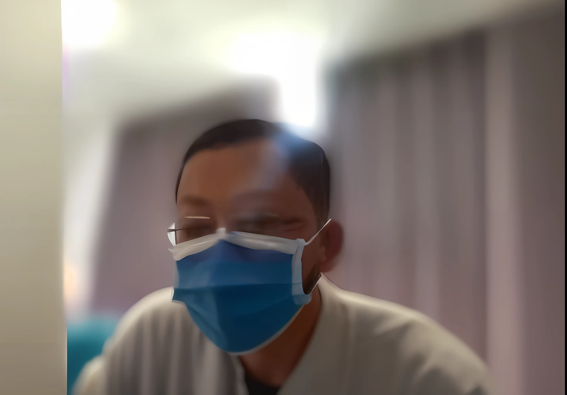 There was a man wearing a mask and glasses,Wearing a blue mask, blurry image, wearing transparent glass mask, obscured face, Blurred face, surgical mask covering mouth, blurred back, very very low quality picture, blur effect face, blurry photo, severe out of focus, wearing face mask, deblur, distorted photo, blurred lens, face obscured