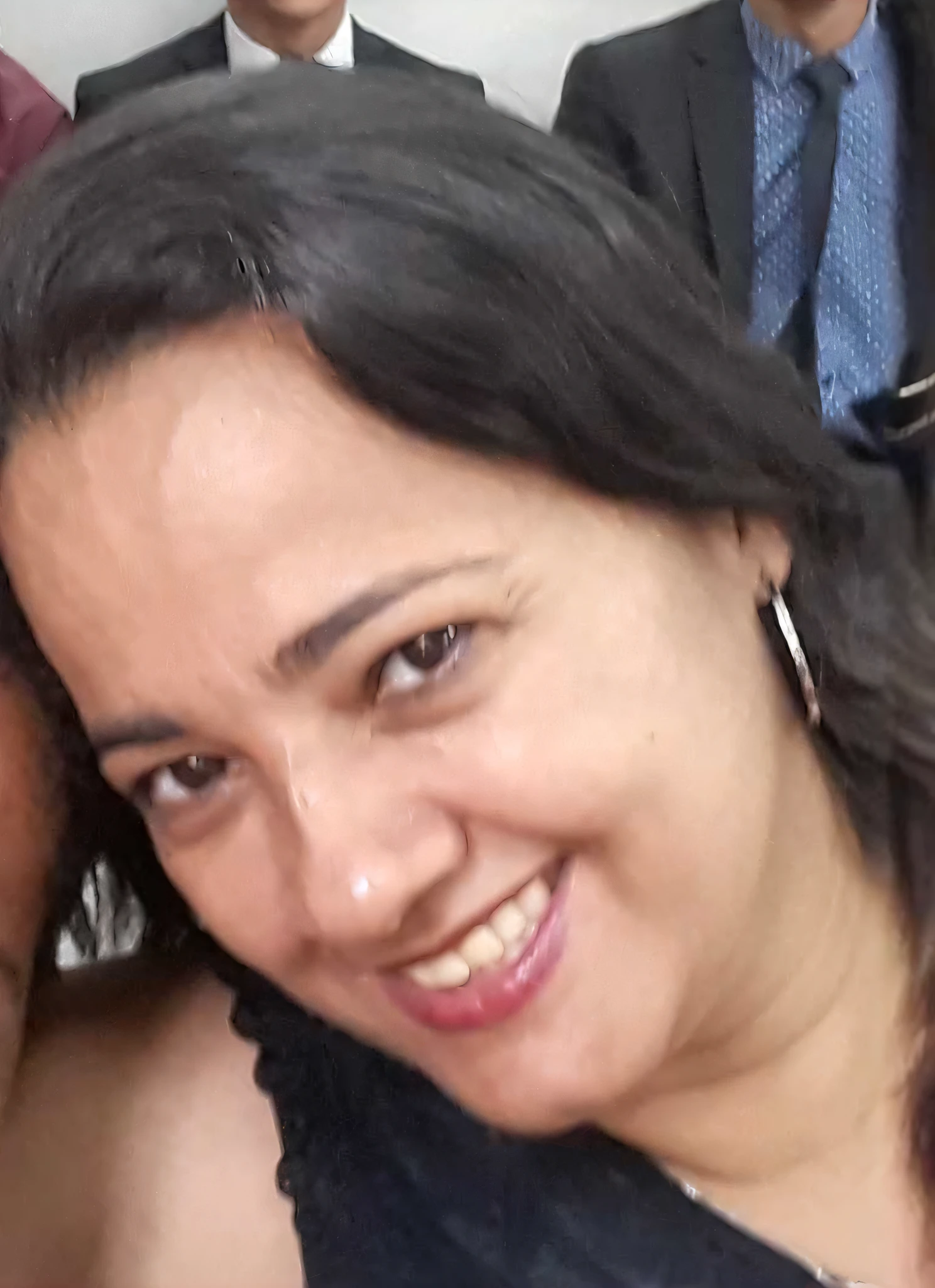 mulher sorridente com cabelo preto e um homem de terno e gravata, Directed by: Nandor Soldier, Parece Fabiula Nascimento, Malika Favre, fernanda suarez, imagem de perfil, andrea rocha, Alanis Guillen, Faridah Malik, inspirado em Maria Helena Vieira da Silva, by Maria Helena Vieira da Silva