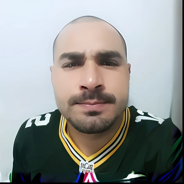 Homem com barba e camisa verde, foto de perfil, foto do perfil, joe alves, david rios ferreira, imagem de perfil, Ronaldo Luis Nazario de Lima, 🇺🇦, cerca de 3 5 anos, Ronaldo Nazario, Homem de 4 0 anos, luis melo, imagem de qualidade muito baixa, andres rios, foto de perfil profissional, foto de perfil headshot