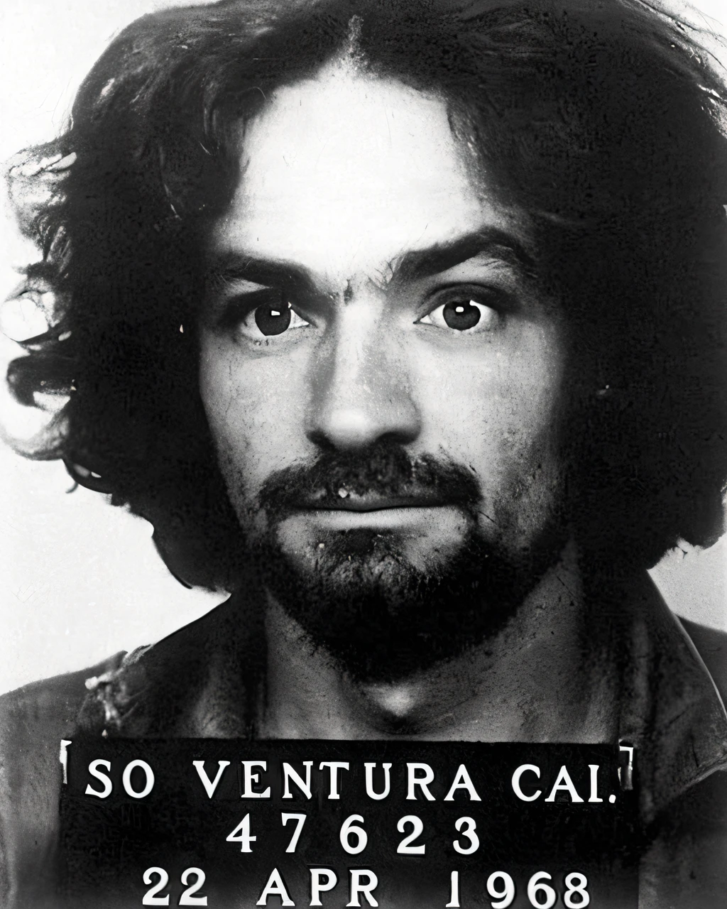 uma foto em preto e branco de um homem com cabelo comprido, helio oiticica, inspirado em James Bolivar Manson, caneca!!!!!, Serial killer, mau, Directed by: John Carpenter, Ahab, Vervia, caneca!!!, john liberto, uma foto de um homem desgrenhado, Directed by: Vincenzo Cabianca, 9 / 1 1, 9/11 --auto