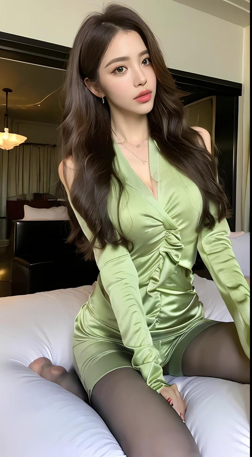 (Melhor Qualidade, 8k, 32k, Obra-Prima, UHD: 1.5), Foto da Mulher africana Atraente, 1 Menina, (Peitos gigantescos: 1.2), (cabelo ondulado curto), Abs, Corpo Perfeito, Rosto Ultra Detalhado, Detailed Lips, Olhos Finos, 二重まぶた, Pijamas, na cama, (Sedutor), ((Excitado: 1.5))