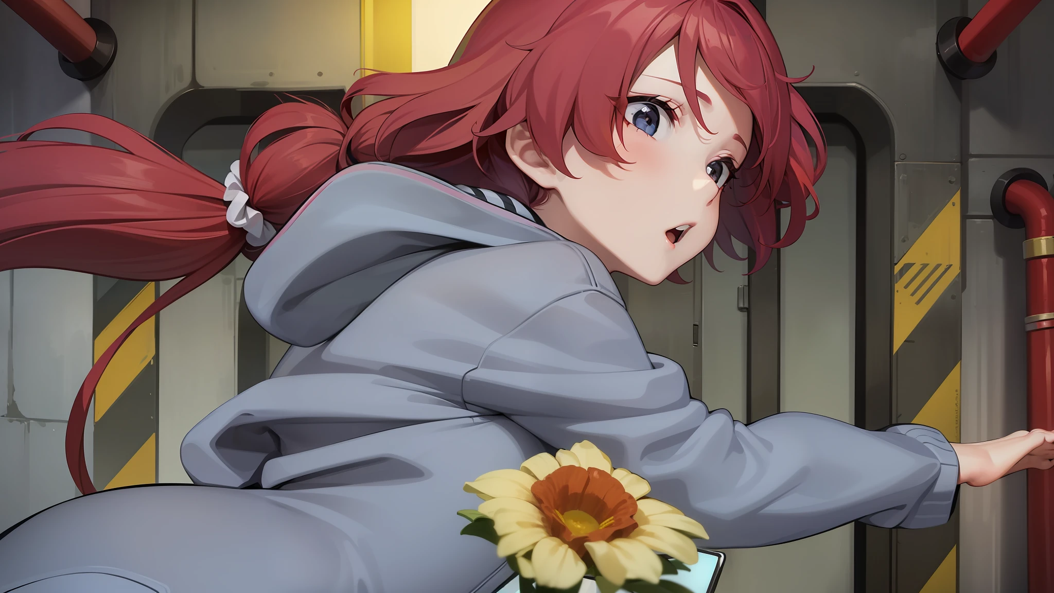 She's a little petite and、、It has a slender physique. She has long red curly hair and a scrunchie behind her. She wears denim hot pants、I'm wearing a gray hoodie, Her feet are barefoot、time々I'm wearing flip flops.