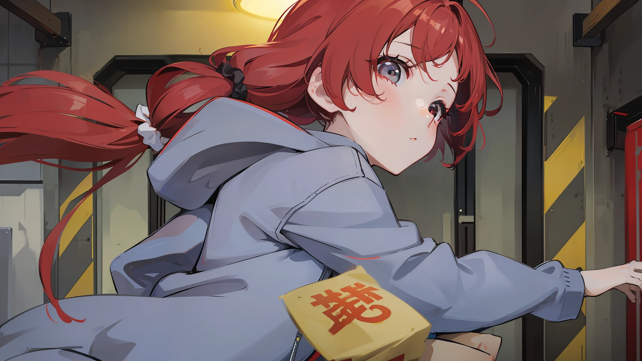 She's a little petite and、、It has a slender physique. She has long red curly hair and a scrunchie behind her. She wears denim hot pants、I'm wearing a gray hoodie, Her feet are barefoot、time々I'm wearing flip flops.
