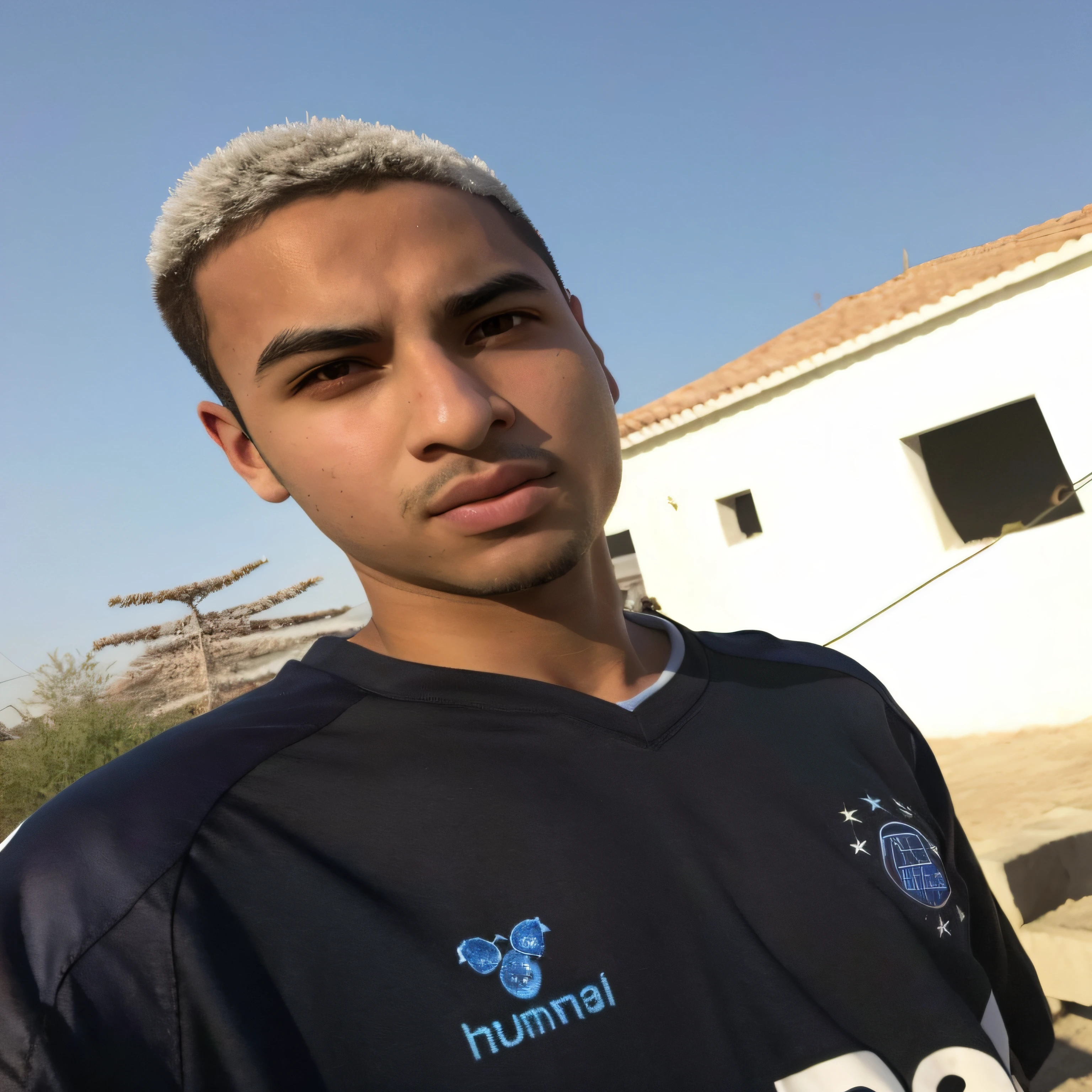 There's a young man outside a building with a soccer ball, Mohamed Reda, Mohamed Chahin, em torno de 1 9 anos, Riyahd Cassiem, Foto de perfil, Alex, 18 anos, album photo, 14 yo menino berbere, Estilo Mohamed Chahin, 1 6 anos, Emad Mostaque
