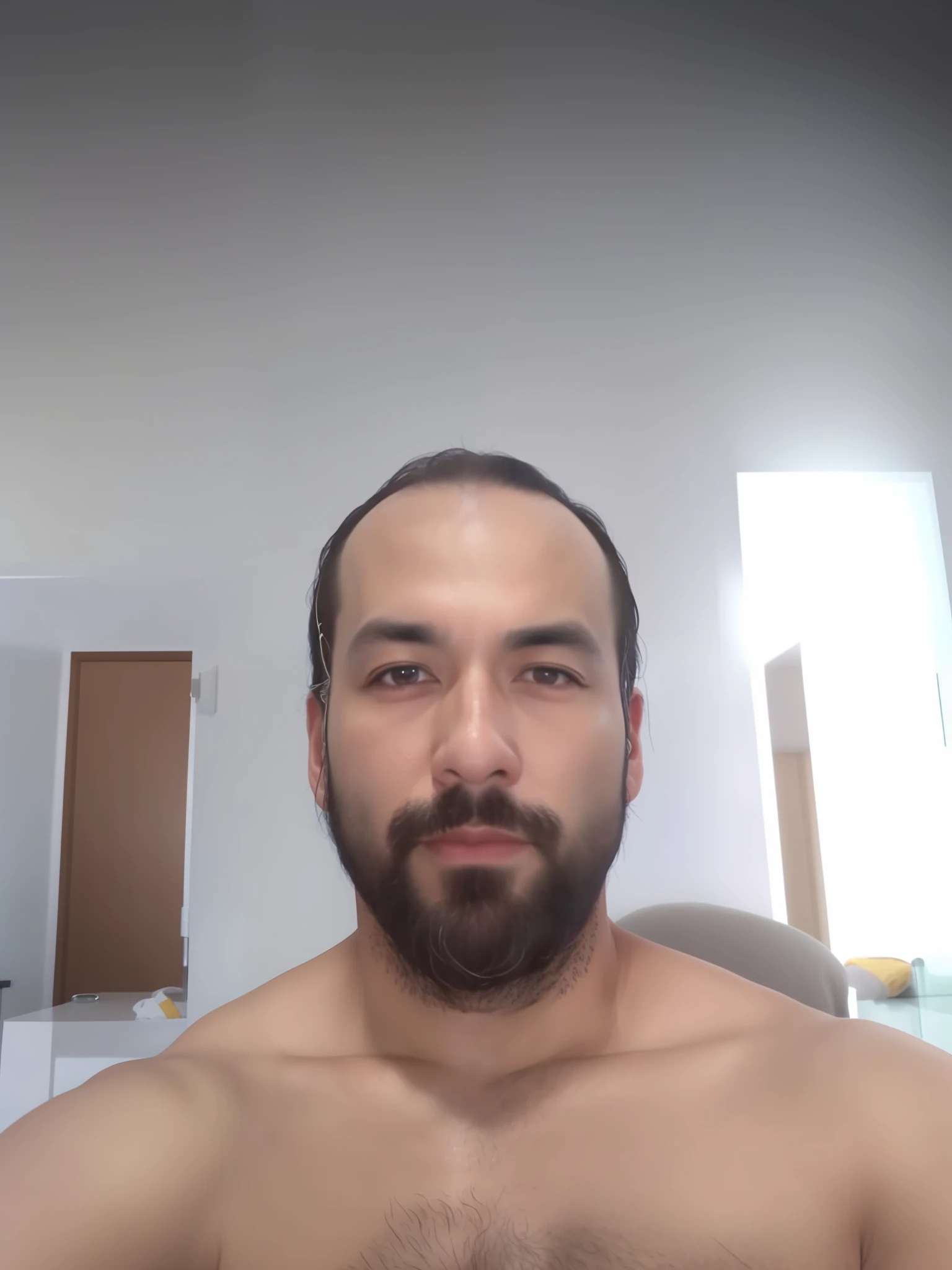 there is a man with a beard and no shirt on taking a selfie, (38 anos), Homem de 4 0 anos, 38 anos, 3 6 anos, 3 2 anos, cerca de 3 5 anos, Homens de 45 anos, 35 anos, 3 5 anos, Homem de 5 0 anos, 2 9 anos