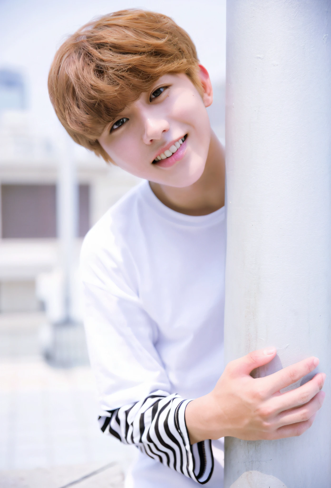 high high quality,There was a young man leaning against a pole, Cai Xukun, Kim Do-young, Kim Tae-joon, hyung tae, jung jaehyun, coy smile, jimin, hong june hyung, smiling coy, Cute boy, Innocent smile, Charming smile, laughing sweetly, Soft smile, yanjun cheng, park jimin, Male ulzzang, Cute smile