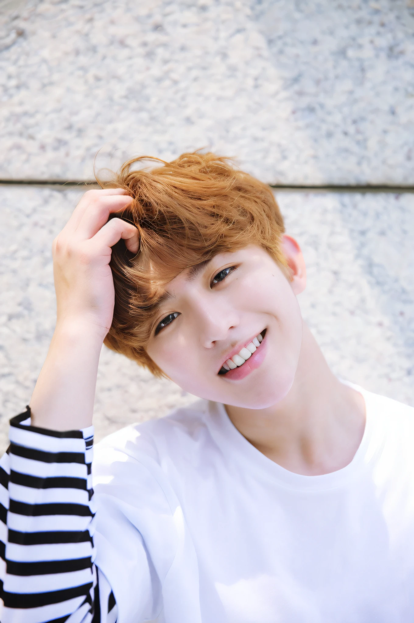 high high quality，There was a young man wearing a white shirt and a black and white striped shirt, Kim Do-young, Cai Xukun, wan adorable korean face, jung jaehyun, Shin Jinying, Male ulzzang, jimin, portrait of kpop idol, Kim Tae-joon, redheaded teenager, smiling coy, laughing sweetly, hyung tae, coy smile, charming sly smile