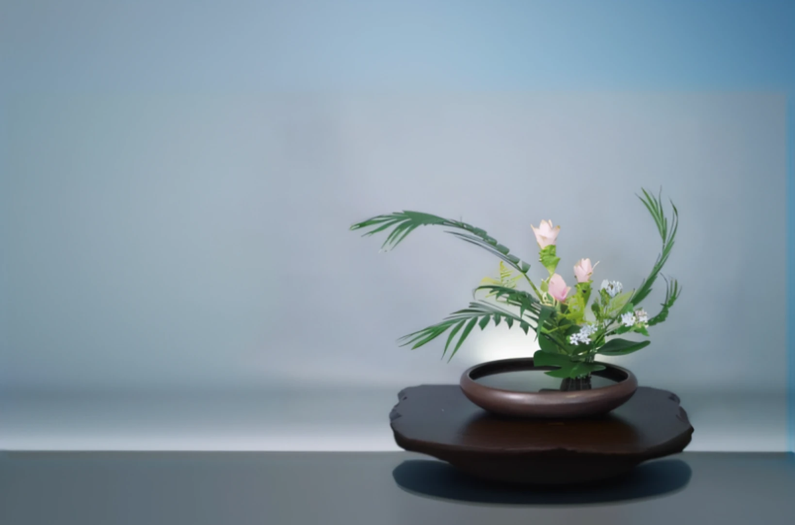 Sky blue background,SENSE OF CINEMA,warm colored light,simplebackground