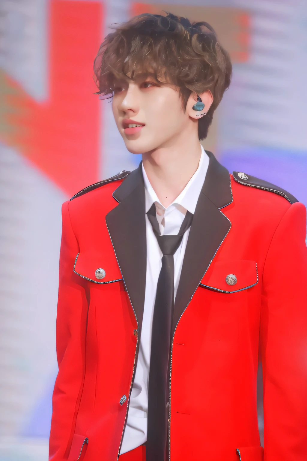 Cai Xukun's，Infrared sleeve，Blue headphones，Black tie