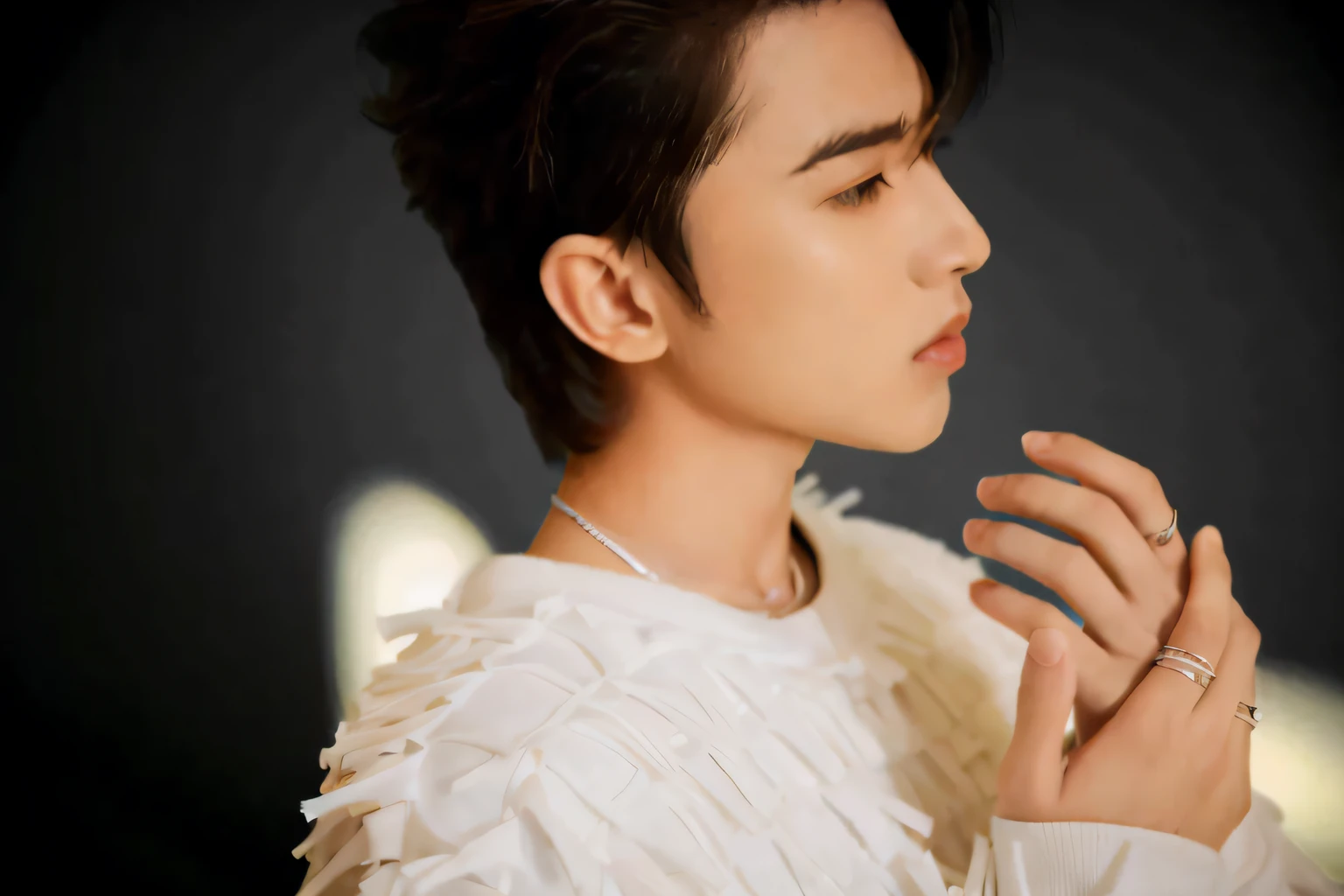 Cai Xukun's,White feather coat,Side face,sideface