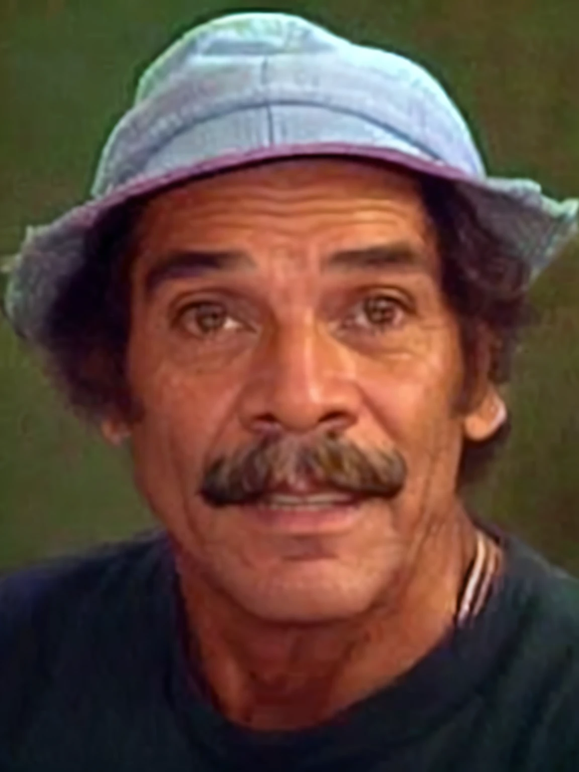 A man with a mustache and hat, Dom Ramon, Quint, El Chavo, El Chavo del Ocho, basil gogos, ator, Billy Christian, rasgar, Atores, smug look, Ricardo Milos, Pepe, Carmelo Blandino, Juanmao, scariest looking man alive, Eddie Del Rio, Directed by: Howard Knotts, Russ Abbott