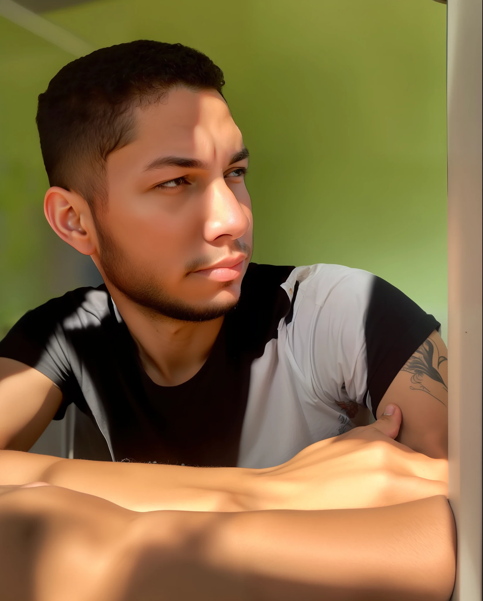 There's a man sitting at a table with a cell phone, looking to the side off camera, looking away from camera, taken in the early 2020s, nice afternoon lighting, Looking away from the camera, Homem magro com pele bronzeada clara, olhando para a sua esquerda, em torno de 1 9 anos, olhando para o lado dele, orgulhoso olhando para longe
