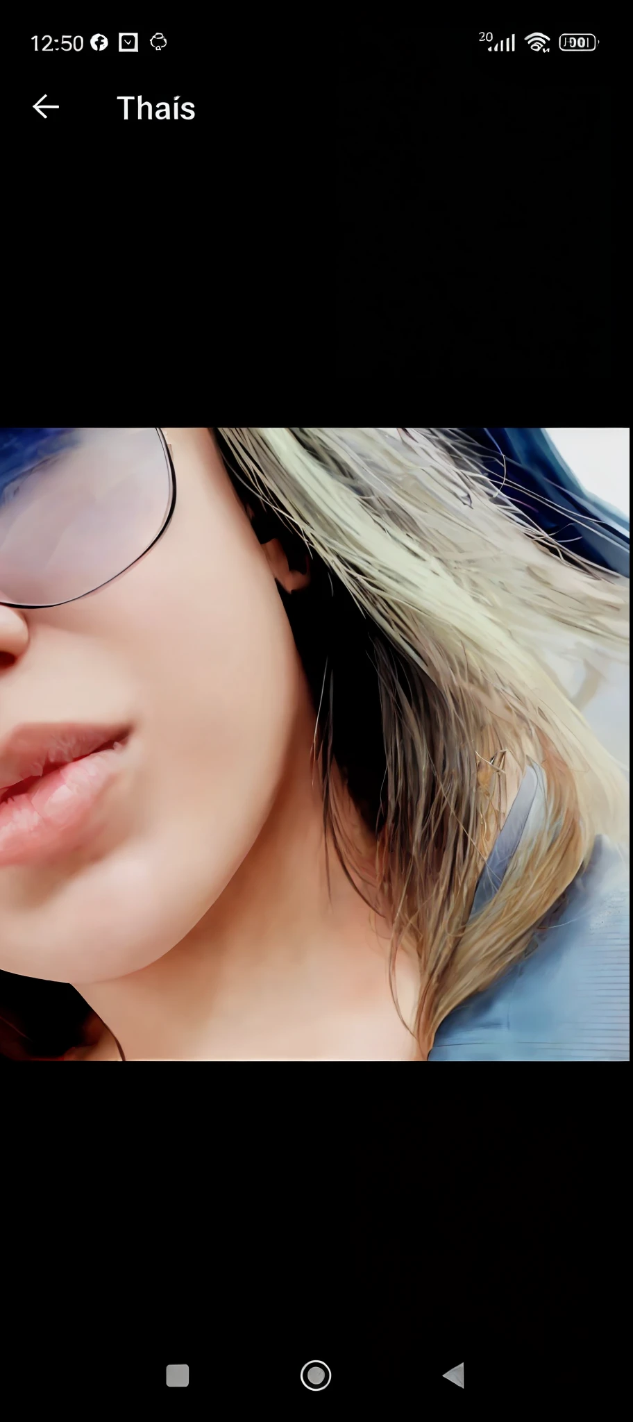 A closeup of a woman with glasses on her face, thick lips, Cara Sexy, imagem de qualidade muito baixa, girl with glasses, thick glasses, ampliado, detalhes do rosto, fechar o rosto, with sun glasses, imagem frontal, 🤬 🤮 💕 🎀, imagem de perfil, 🤤 retrato da menina, !!wearing modern glasses!!