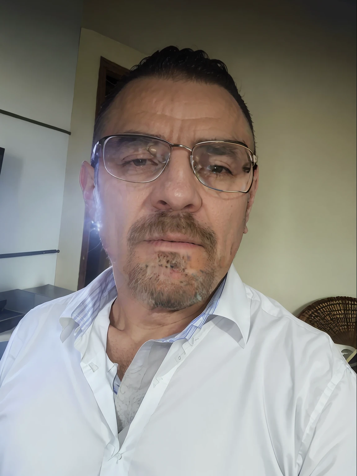 there is a man wearing glasses and a white shirt, zigor samaniego, victor maristane, andres rios, juan diaz canales, Jose Miguel Romano Francisca, Arauto Ortega, Salustiano Garcia Cruz, Carlos Ortega Elizalde, Eloy Morales, Carmelo Blandino, david rios ferreira, Foto realista, luiz escanuela
