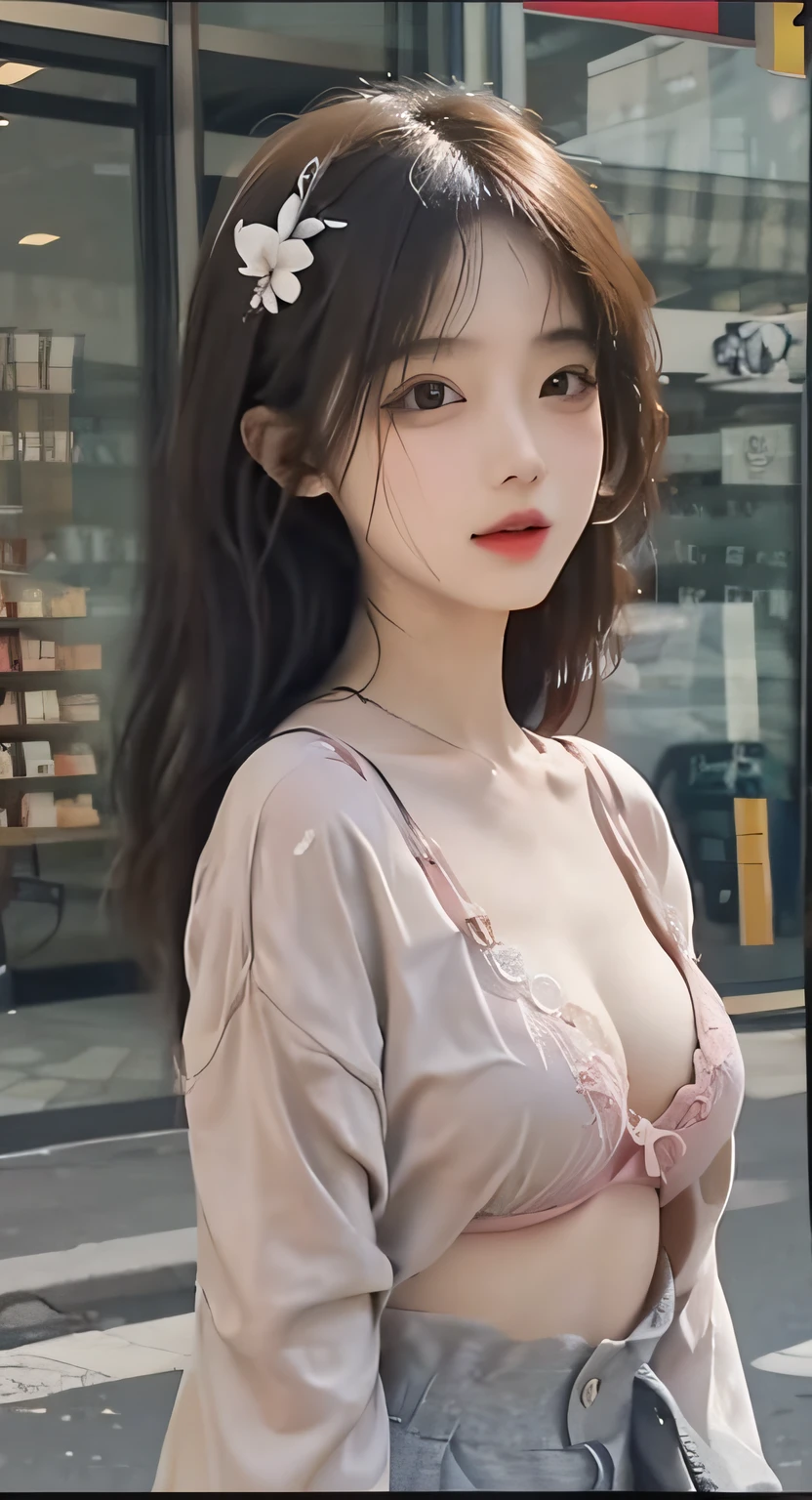 。Look at the bra。Sexy girl。More nudity