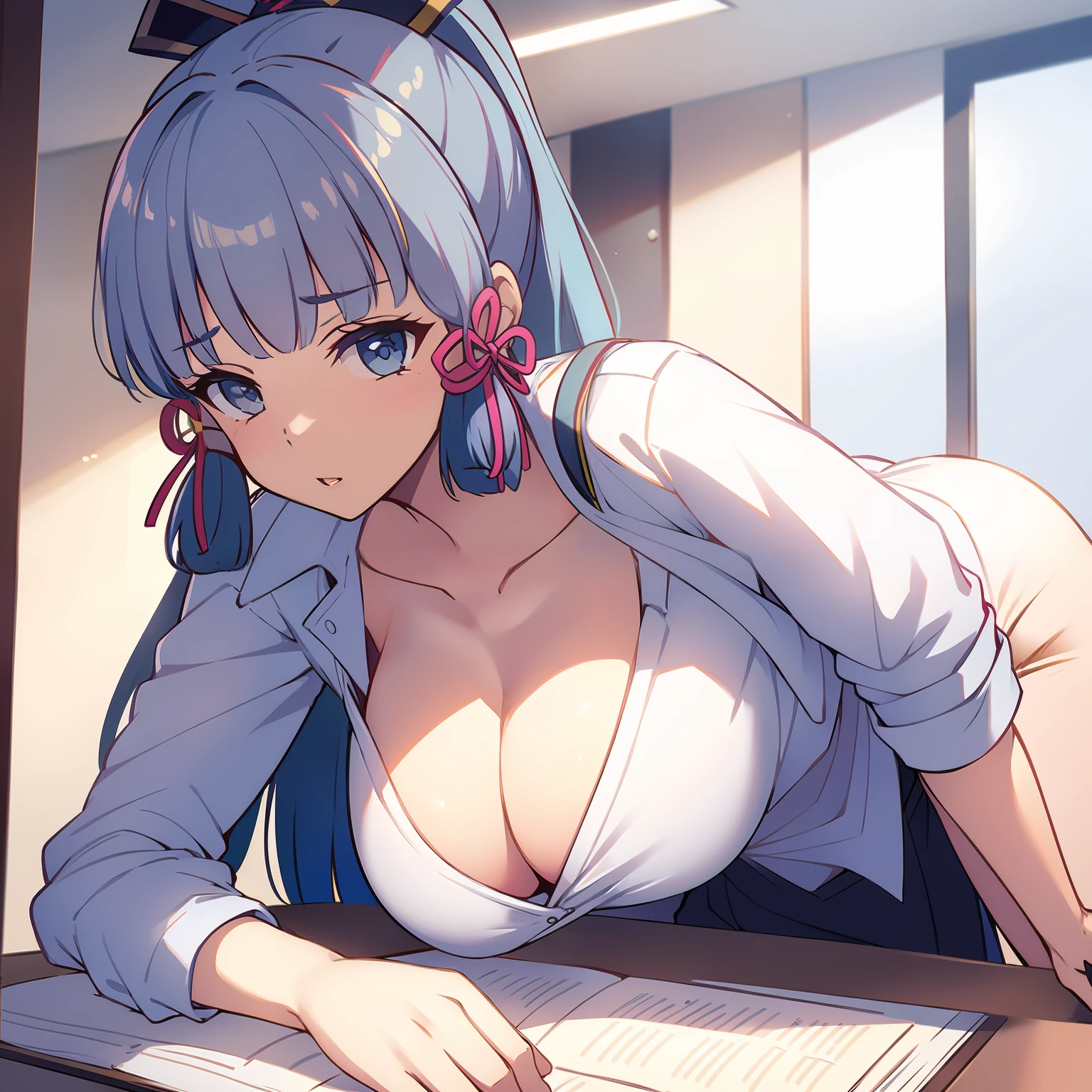 Una chica en la oficina vestida de secretaria sexy con la camisa poco abotonada mostrando los pechos, mostrando el culo, apoyada en la mesa, usando panti medias