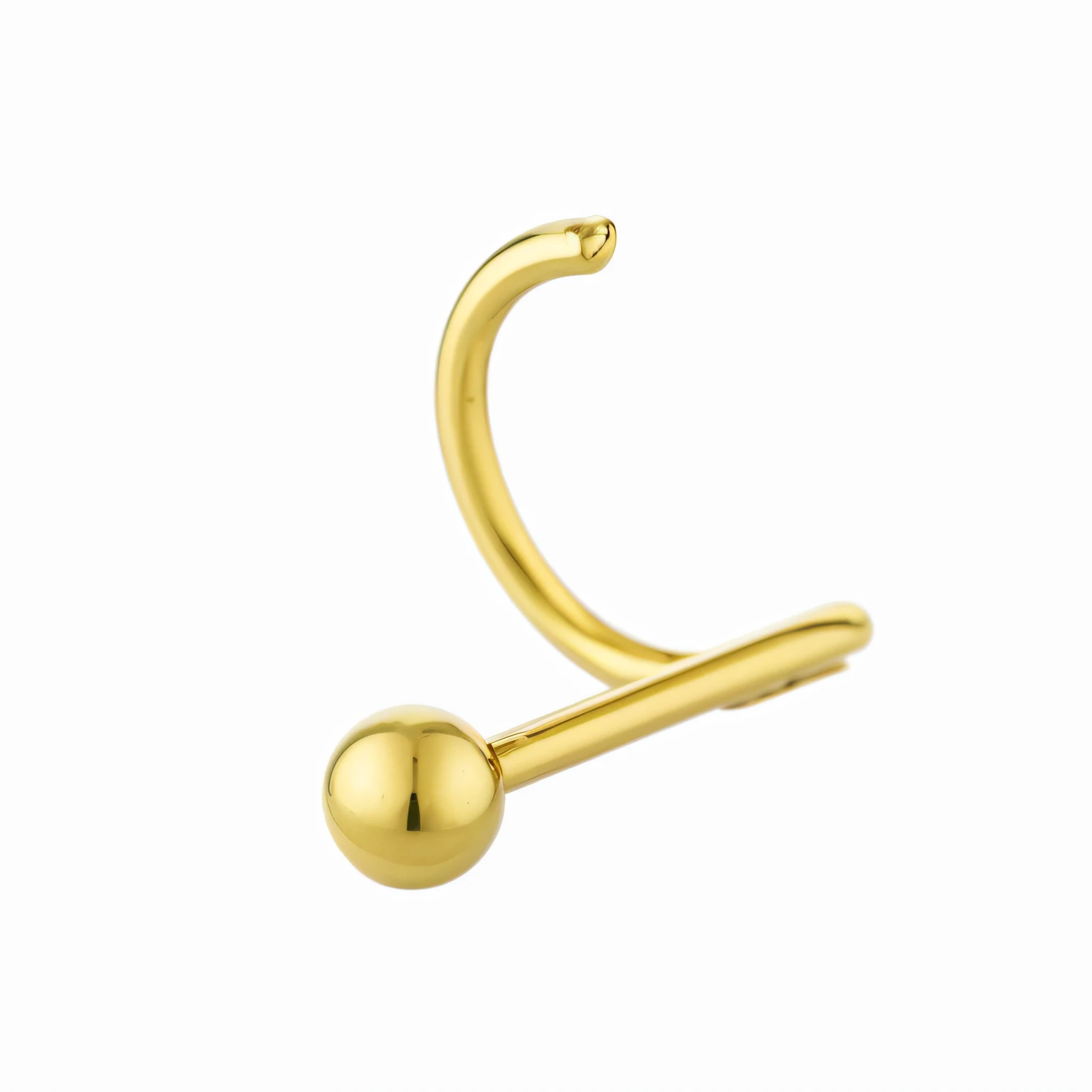 um close up de um anel de nariz de ouro com uma bola, anel nasal, nariz de gancho longo, brinco de ouro, banhado a ouro, coleira de penetrantes, nariz viciado, Perfurado, machado, bico de ouro brilhante longo e espesso, umbigo, thin button nose, nariz refinado, penetrante, penetrante no nariz, nariz menor, Brincos de aro de ouro, plated brass, foto detalhada do produto, CR3