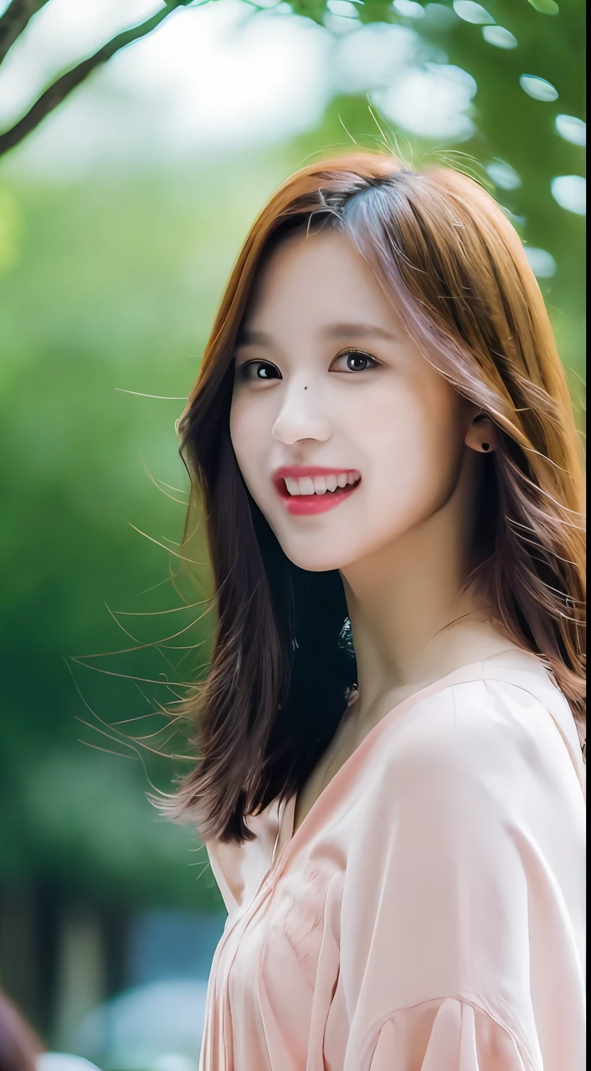 Mina, ((Best quality, 8K, Masterpiece: 1.3)), Upper body (1.3), Outstanding style, Natural makeup, Clothes for emphasis, Refreshing, Have lunch at a café in the sun，Walk through the trees of the city