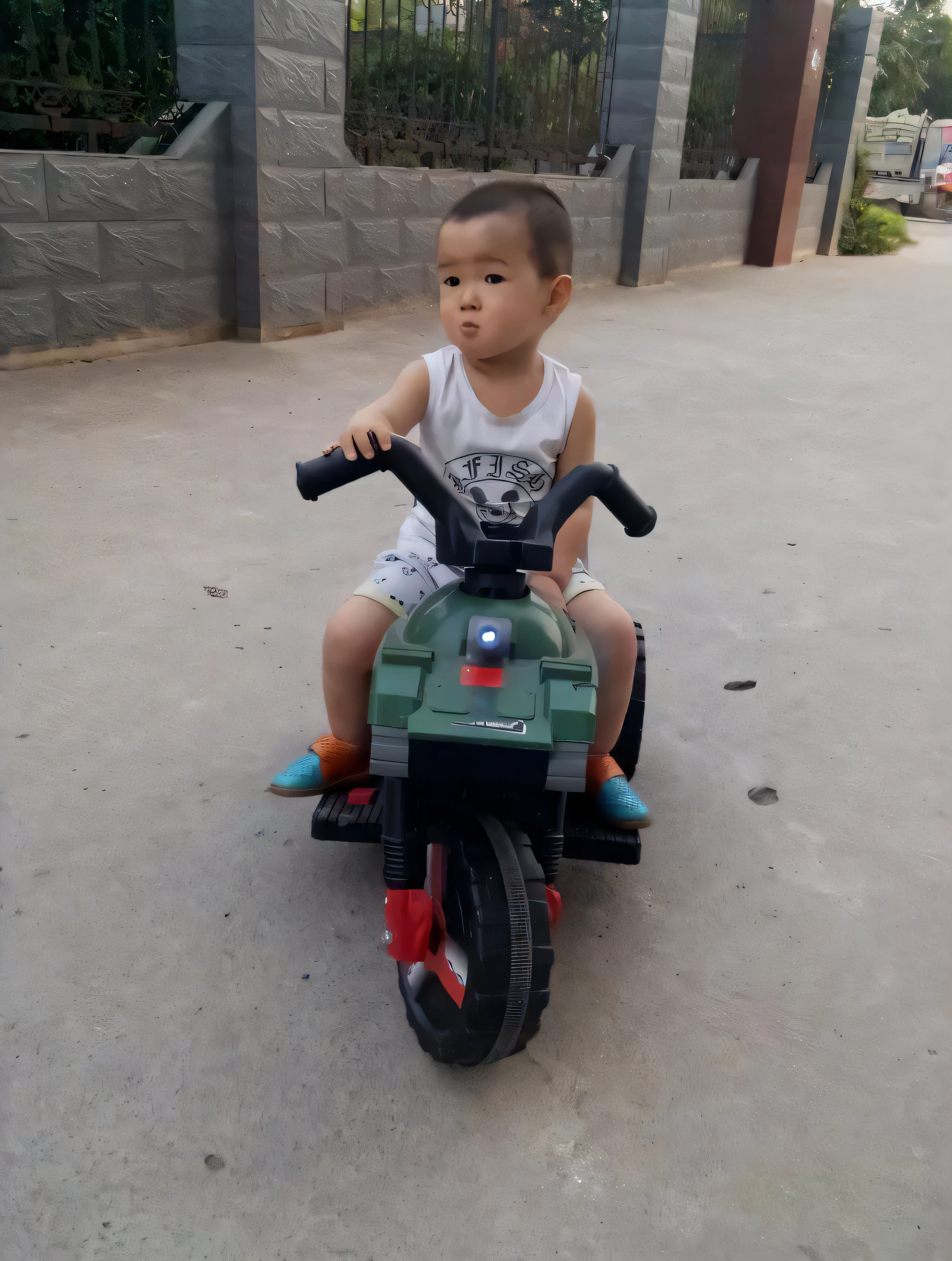 There was a  boy riding a small green motorcycle, jinyiwei, 2 years zheng, kid, riding motorcycles, really trying to ride it, Li Zixin, yanjun cheng, motorcycle, the motorcycle, nanquan, qiangshu, kiddy big breasts, riding a motorcycle, yihao ren, trying to ride it, toddlers