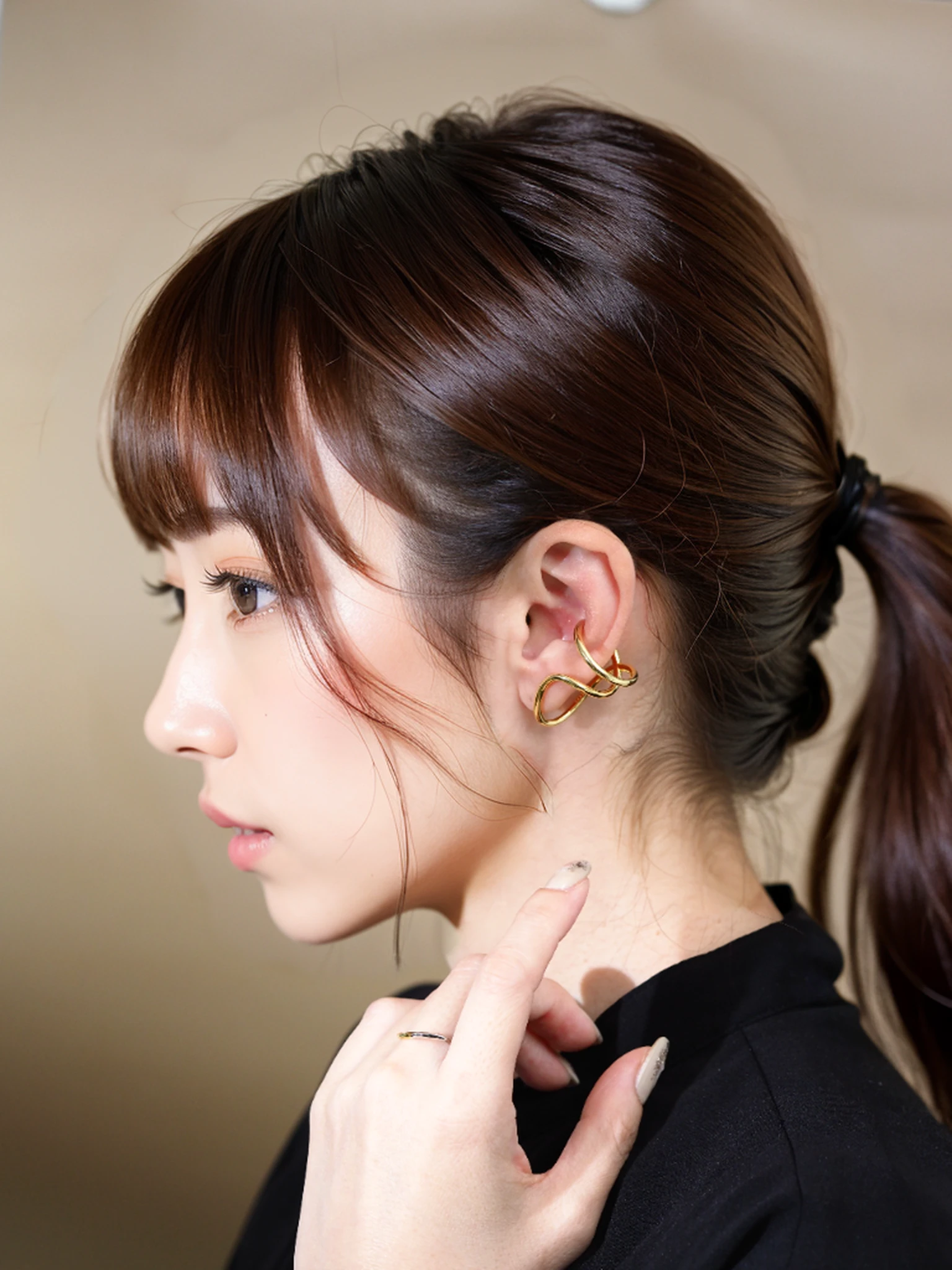 smile:1.1,30 year-old woman、1girl in,Cute face, , ​masterpiece, , portlate, ((8K 、RAW Photos、top-quality、​masterpiece)、High Detail RAW Color Photo Professional Photo、(realisitic、Photorealism:1.37)、(top-quality)、超A high resolution、Fusion of 8K and HDTV CG、physically-based renderingt、25 years old women、、top-quality、​masterpiece、ighly detailed、hight resolution、At 8K、超A high resolution、detailed shadow、A hyper-realistic、realisitic、Midday sunshine、1girl in、A detailed face、realisticeyes、real looking skin、a short bob、femele、