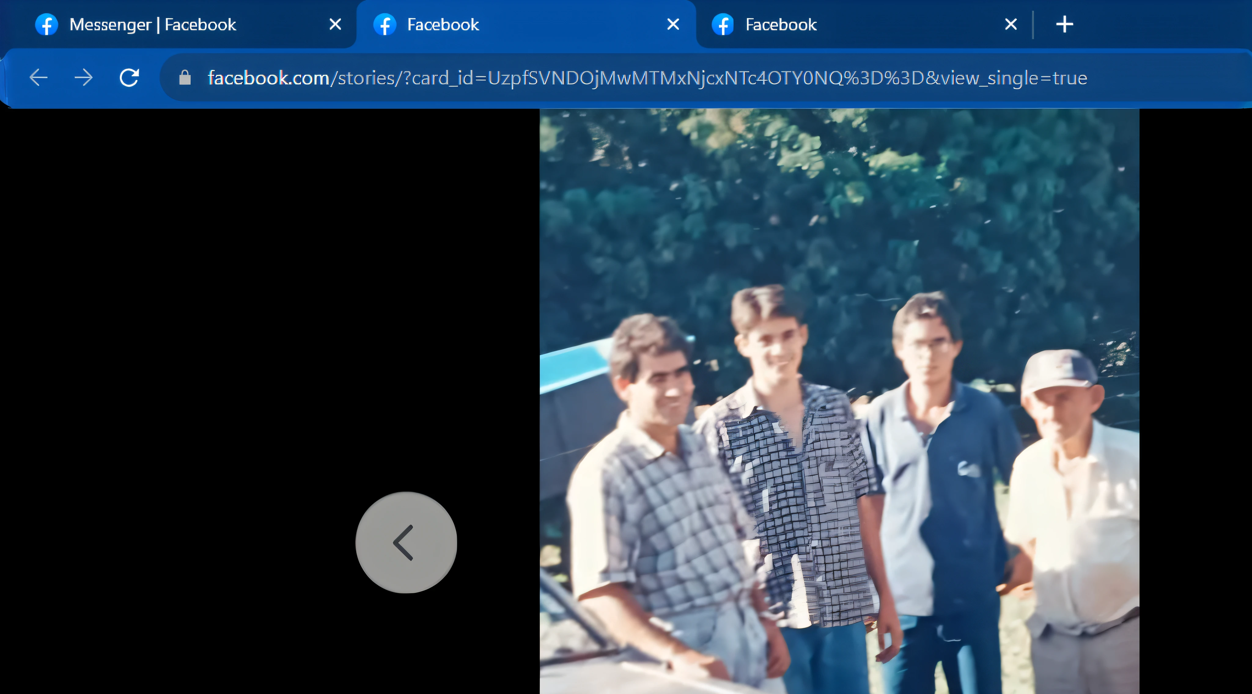 There is a group of men next to a car, capturar, imagem vazada, foto 1 9 9 0 s, foto muito conhecida, foto descoberta, unknown location, largura da foto antiga 768, exploitable image, em torno de 1 9 anos, Digitalizados, Fotografia tirada em 2 0 2 0, imagem antiga, foto vazada, facebook post, imagem real