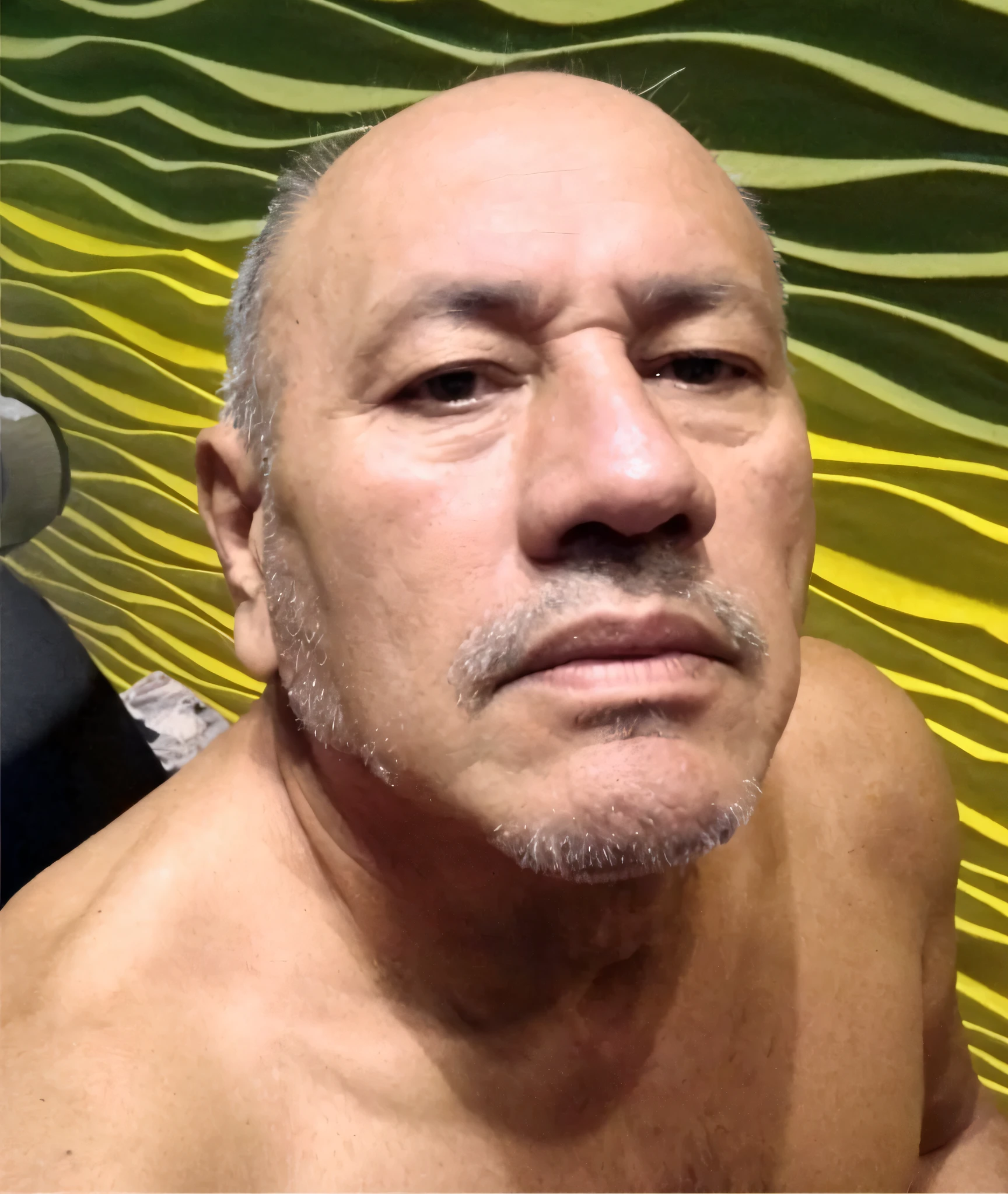 There's a man who's looking at the camera, foto de um homem branco de 50 anos, imagem de perfil, taken in early 2020, homens de 45 anos, homem de 5 0 anos, selfie de um homem, ele tem cerca de 50 anos, ele tem cerca de 50 anos, 50 anos-ultra hd
