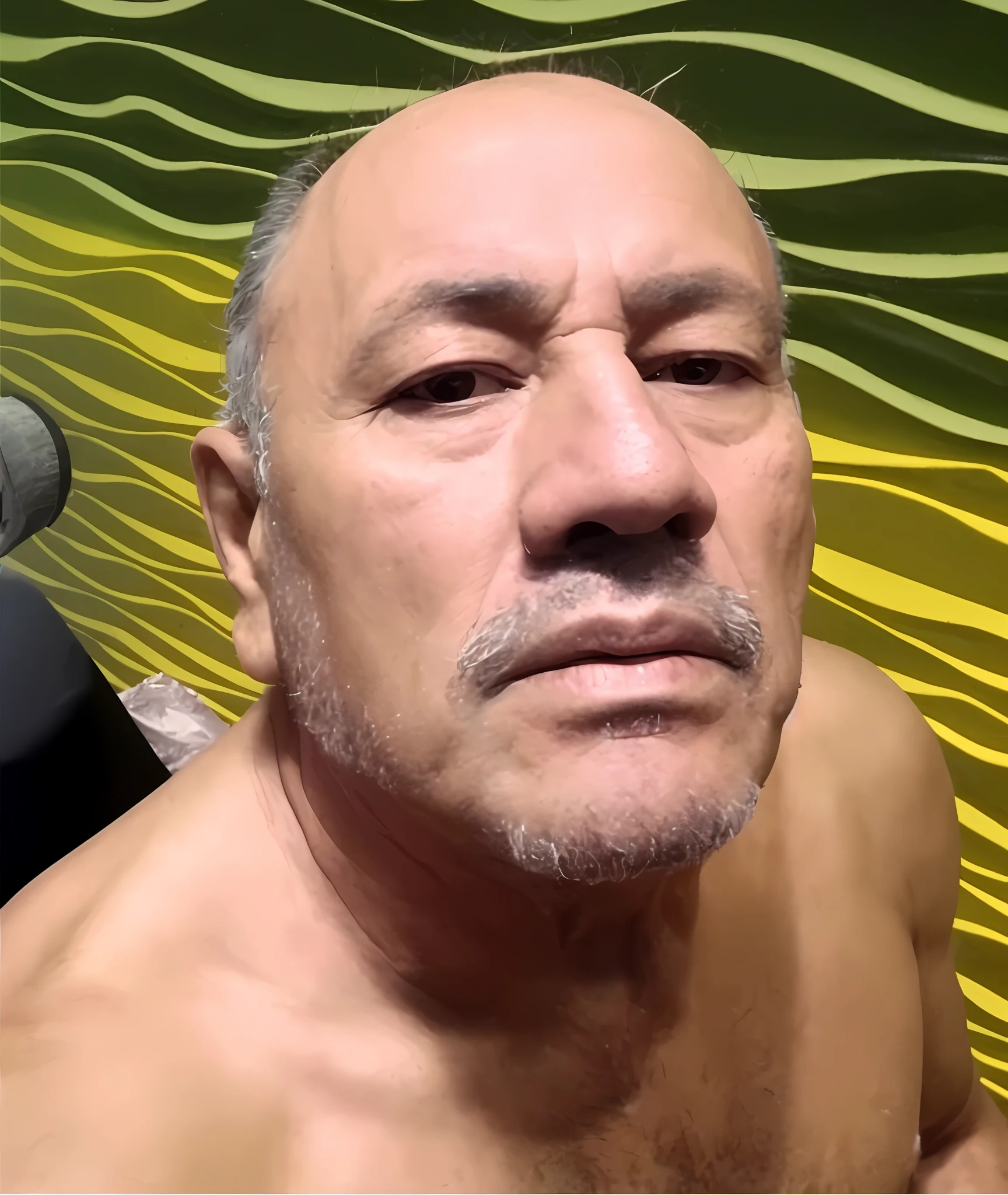 There's a man who's looking at the camera, foto de um homem branco de 50 anos, imagem de perfil, taken in early 2020, homens de 45 anos, homem de 5 0 anos, selfie de um homem, ele tem cerca de 50 anos, ele tem cerca de 50 anos, 50 anos-ultra hd